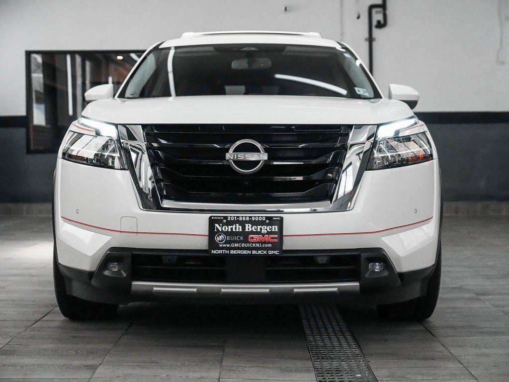 2022 Nissan Pathfinder SL