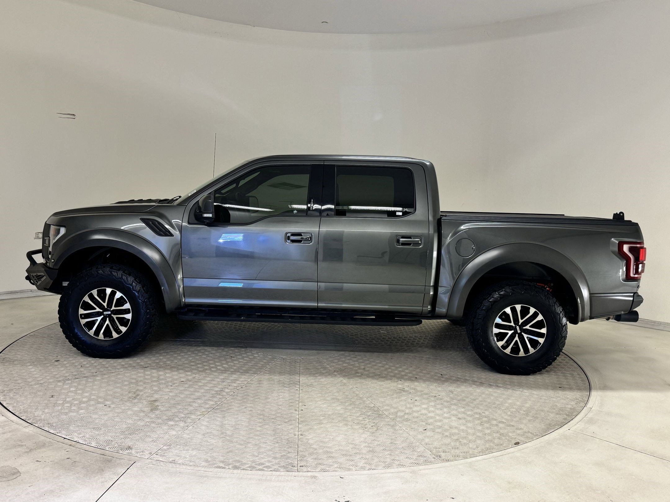 2020 Ford F-150 Raptor photo 2