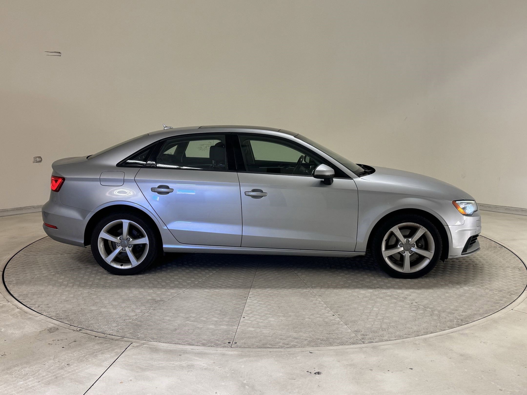 2016 Audi A3 1.8T Premium photo 4