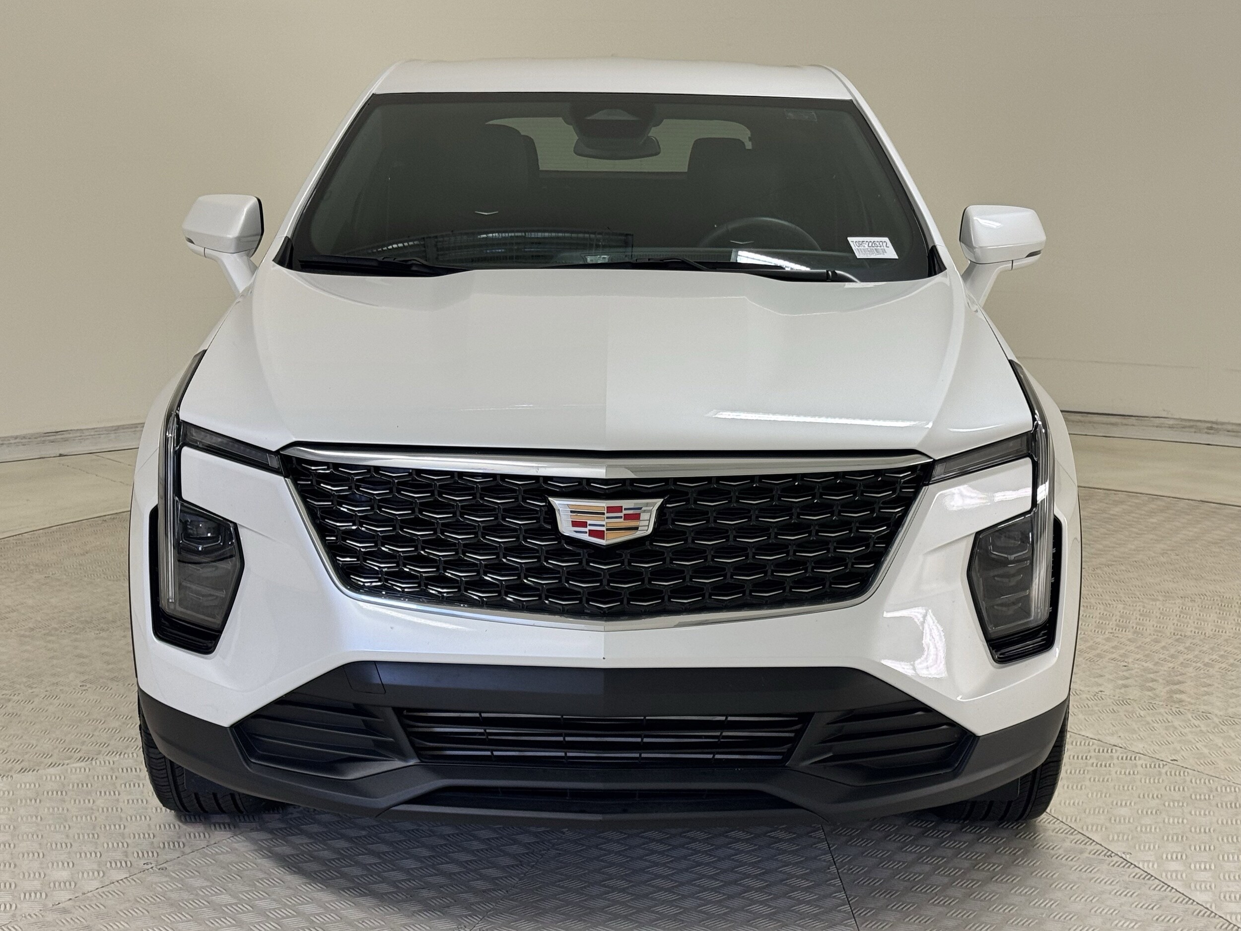 2024 Cadillac XT4 Luxury photo 2