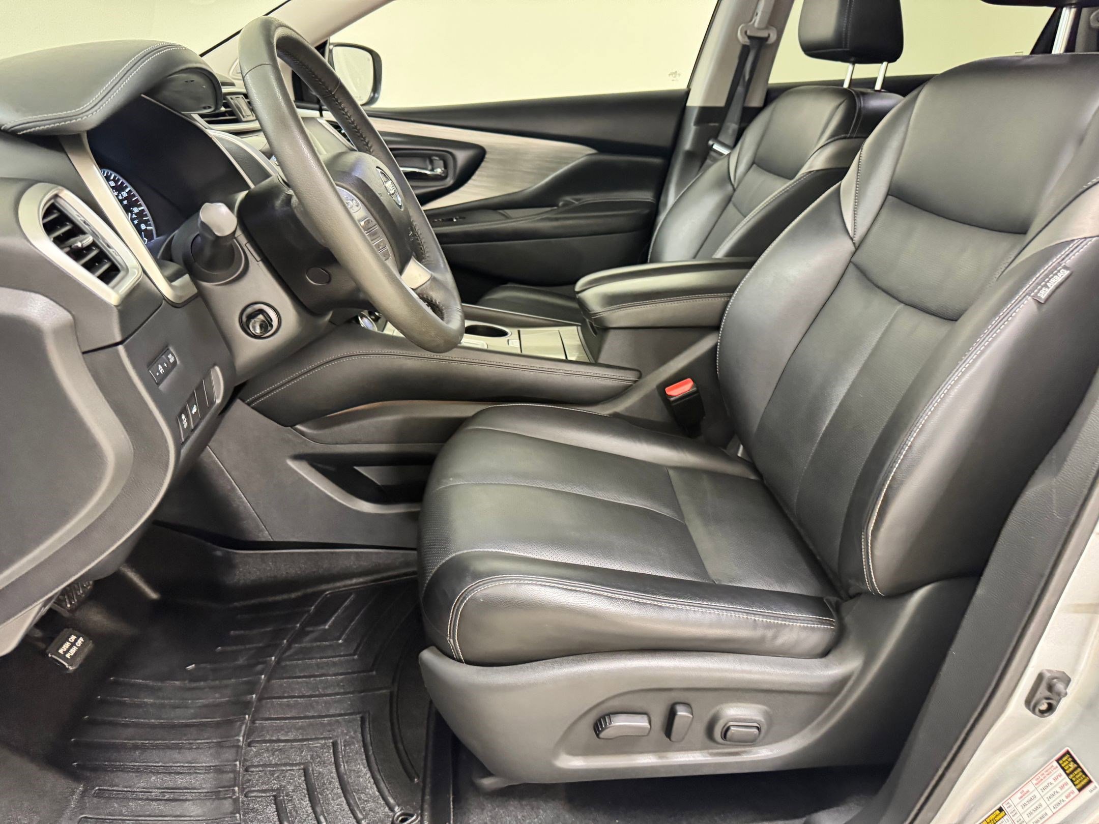 2017 Nissan Murano Platinum photo 2