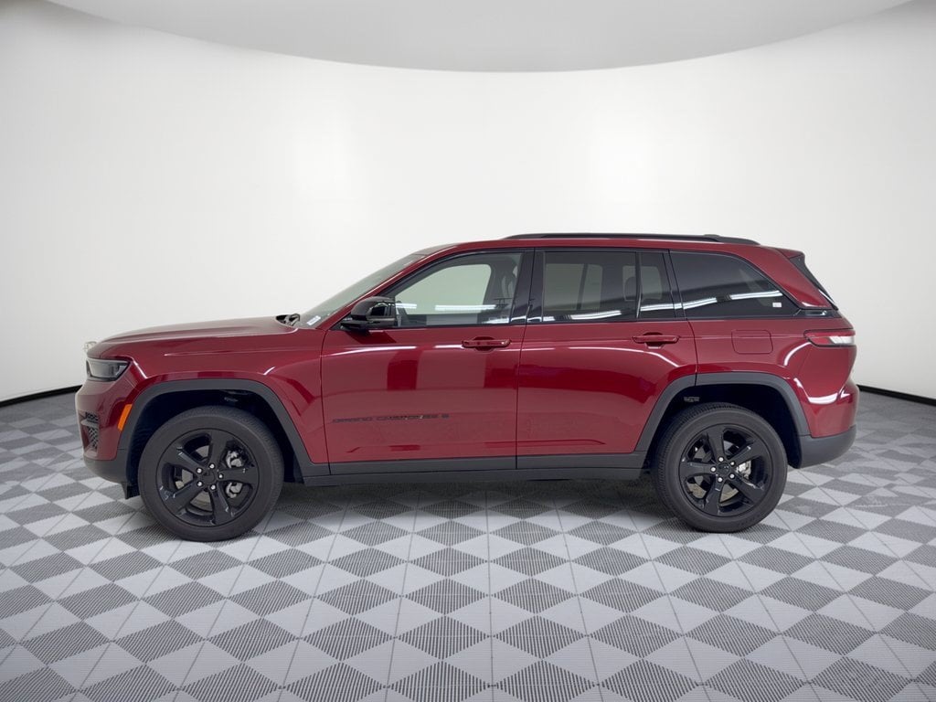 Used 2023 Jeep Grand Cherokee Altitude SUV
