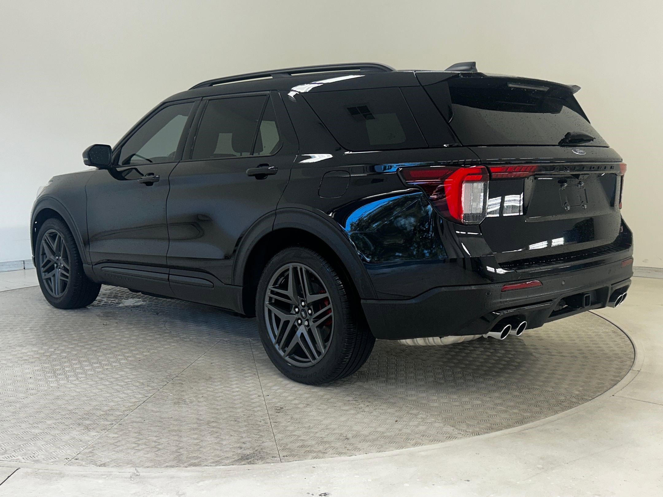 2025 Ford Explorer ST photo 3