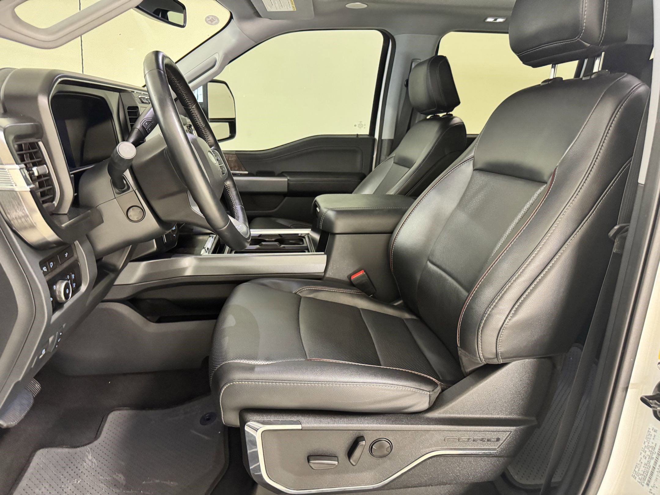 2024 Ford F-350 Lariat photo 3