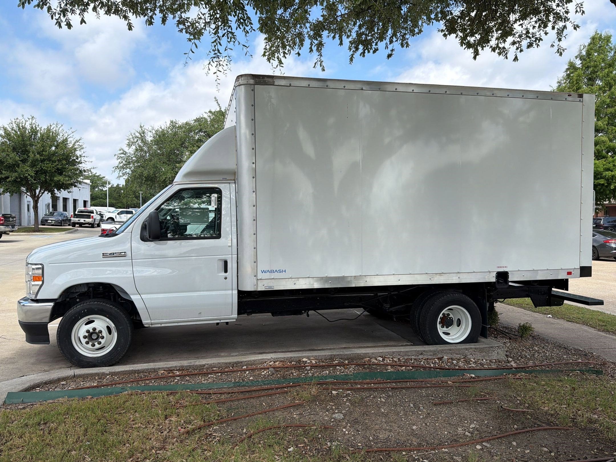 2025 Ford E-Series Cutaway Base - Photo 2