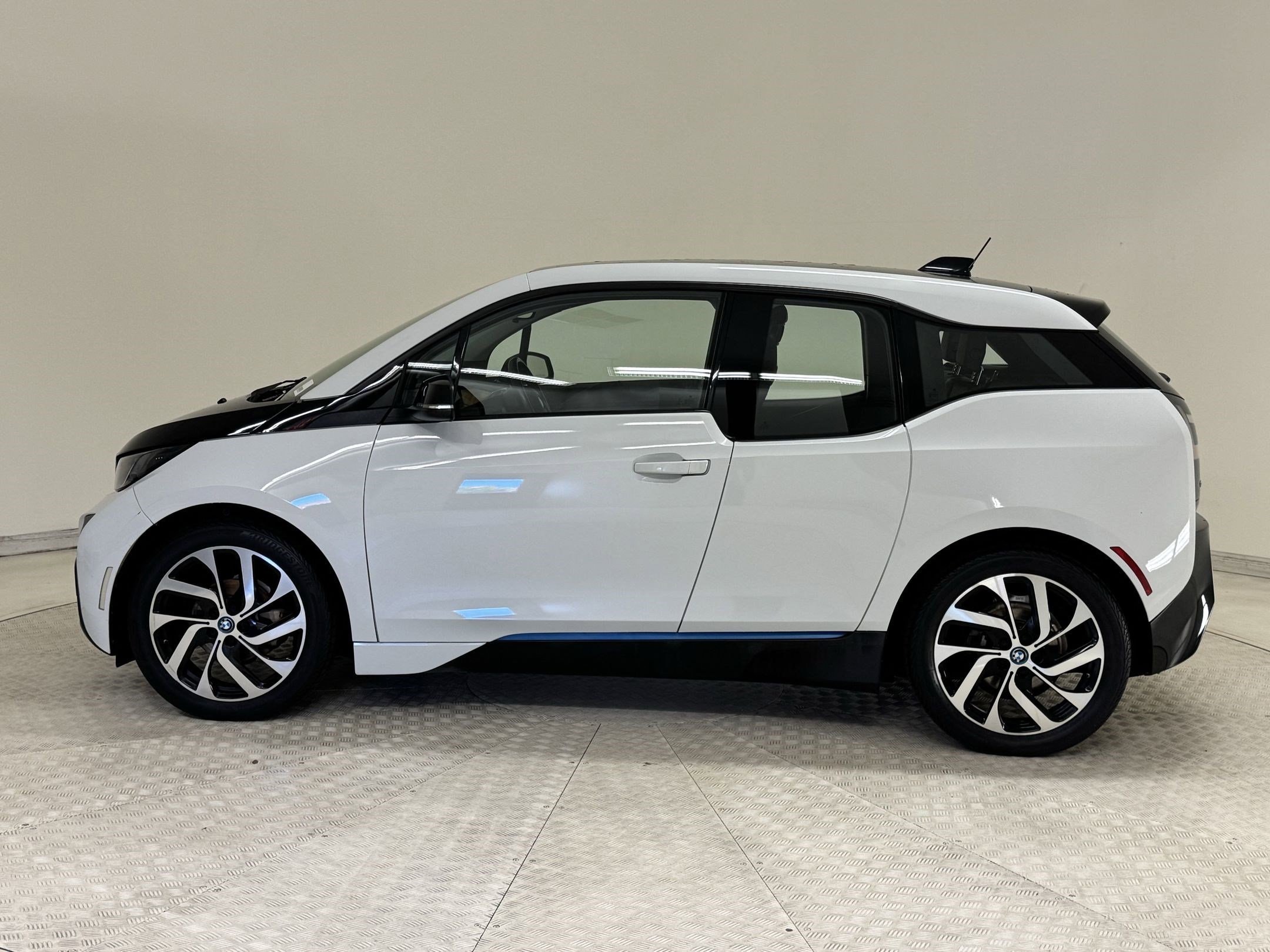 Used 2015 BMW i3 Tera World with VIN WBY1Z2C57FV287358 for sale in Richardson, TX