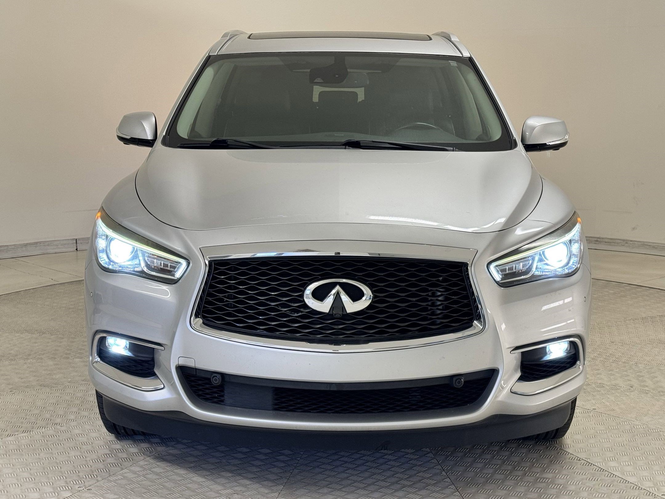 2019 Infiniti QX60 Luxe photo 2