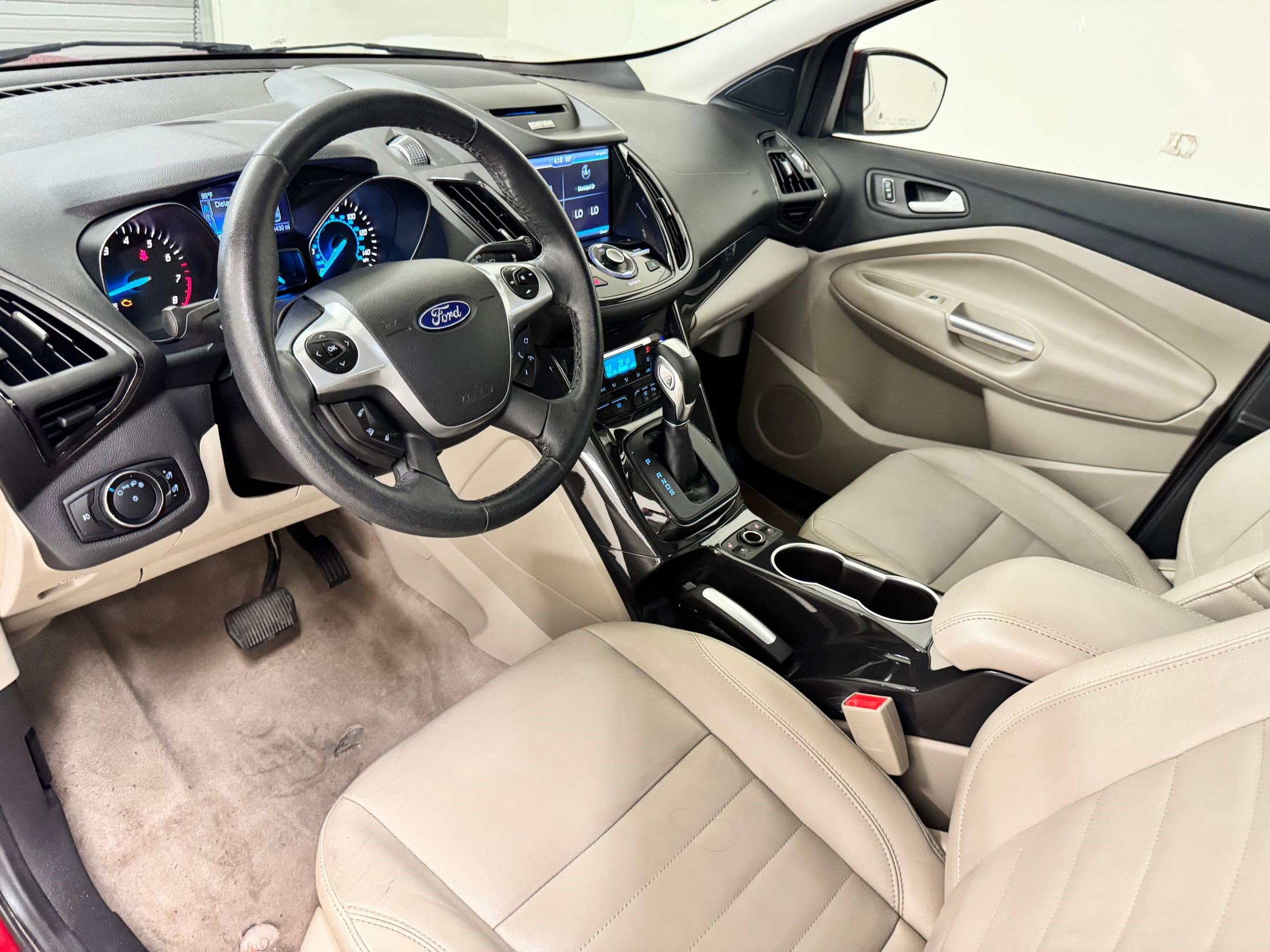 2014 Ford Escape Titanium photo 2