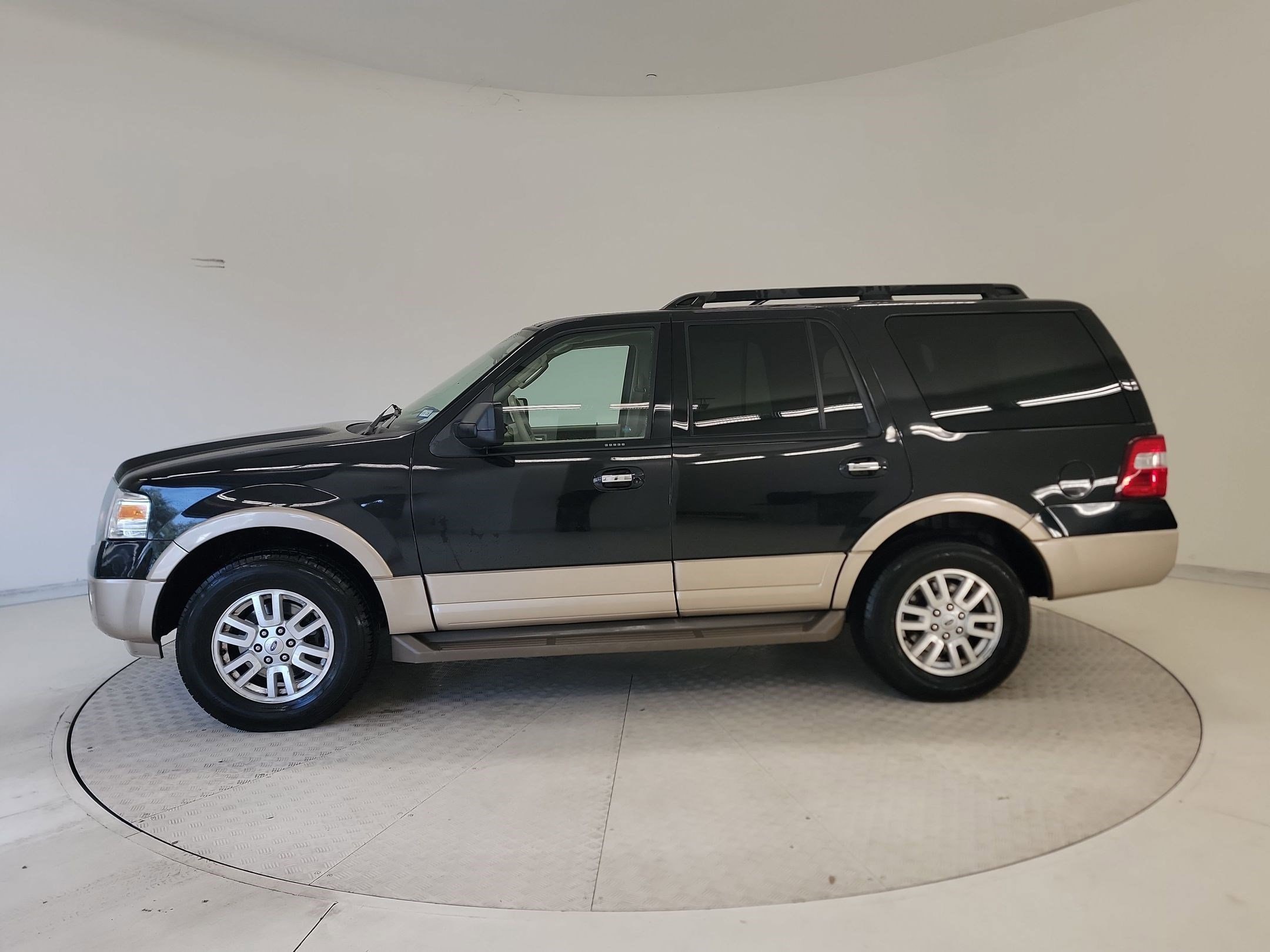 Used 2011 Ford Expedition XLT with VIN 1FMJU1J52BEF09615 for sale in Richardson, TX