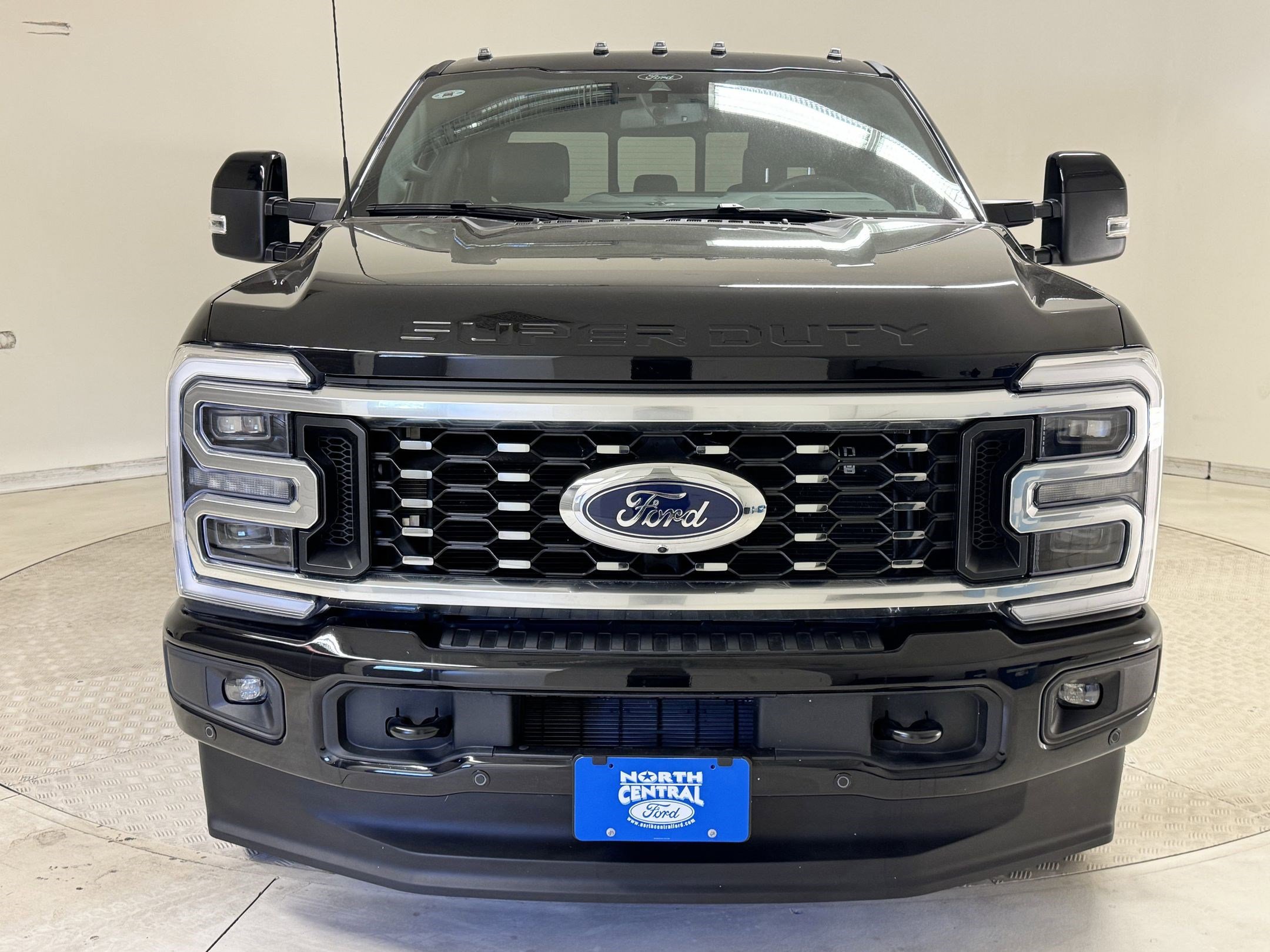 2025 Ford F-350 Platinum photo 2