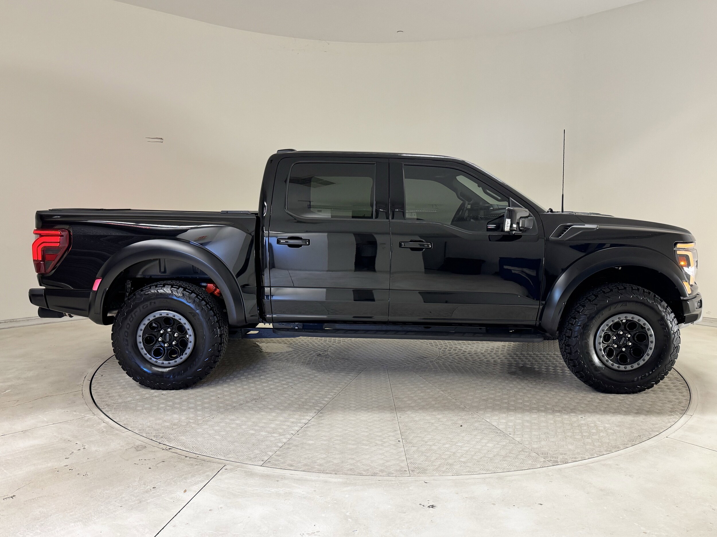2025 Ford F-150 Raptor photo 4