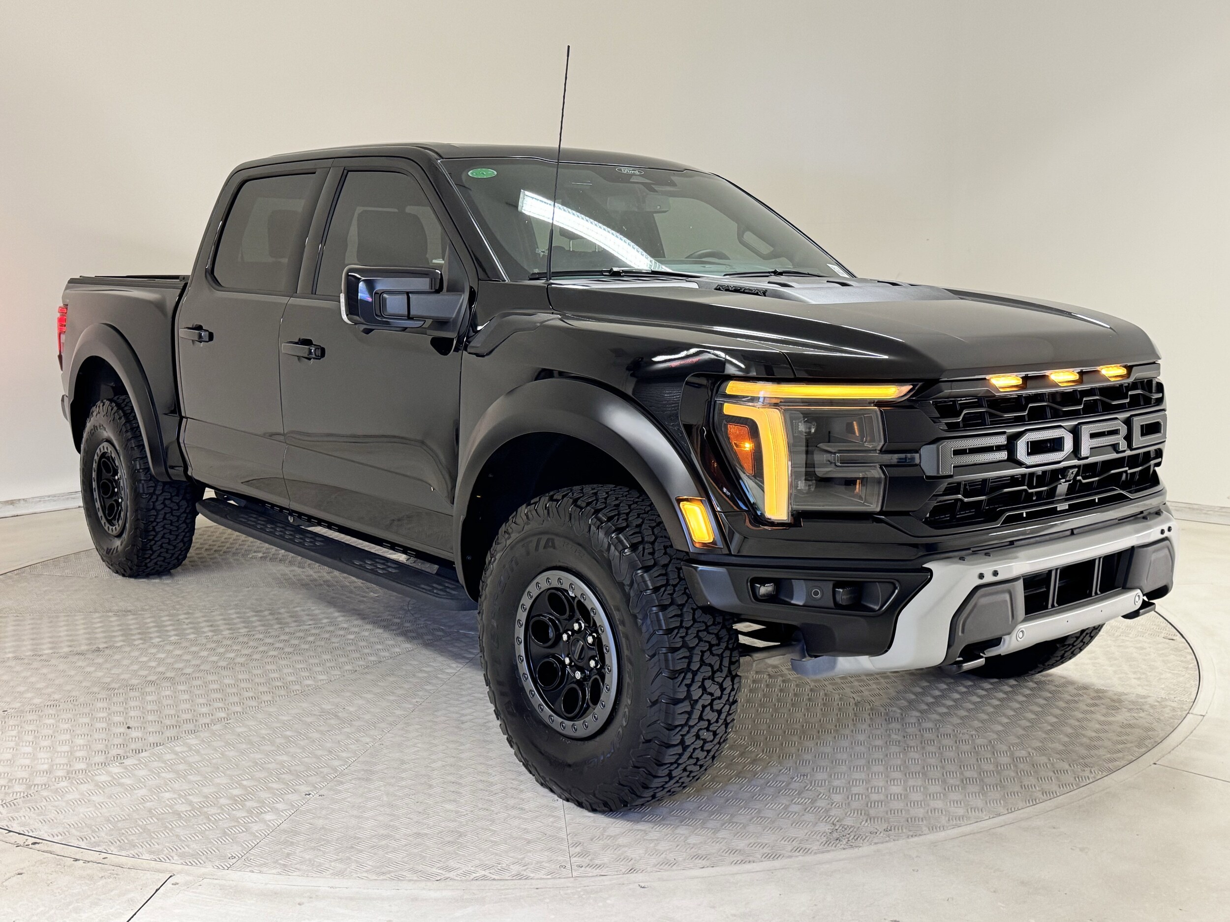 2025 Ford F-150 Raptor photo 3