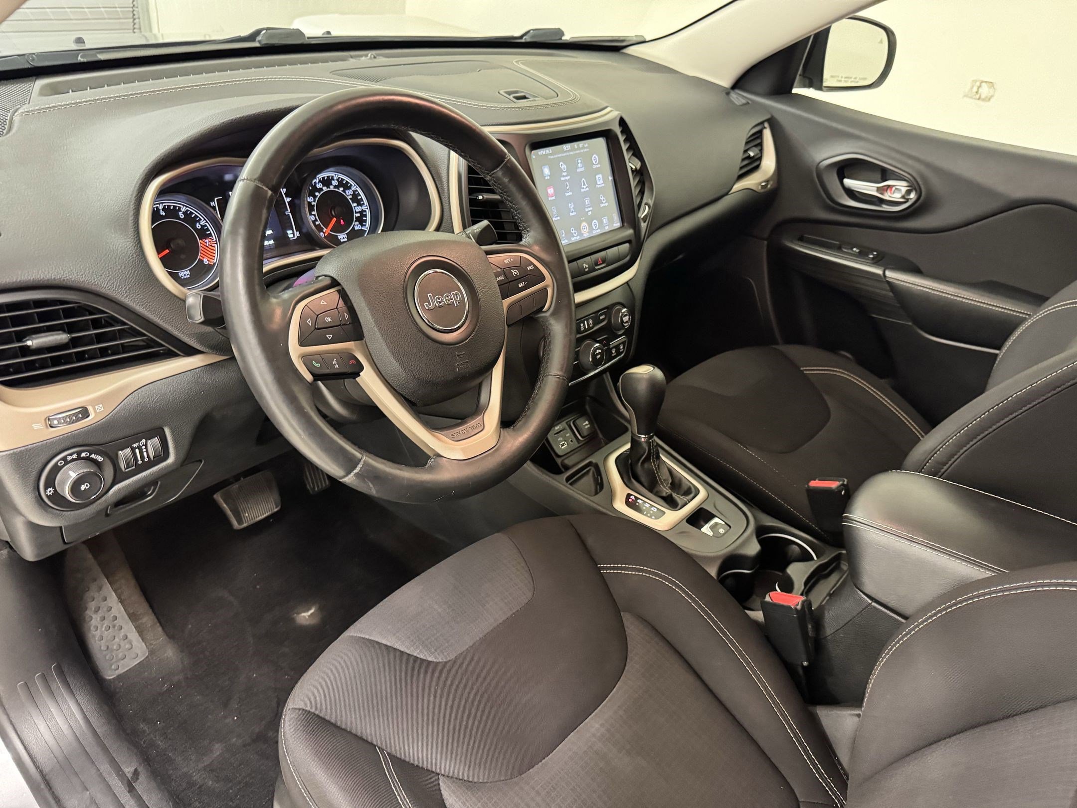2015 Jeep Cherokee Latitude photo 2