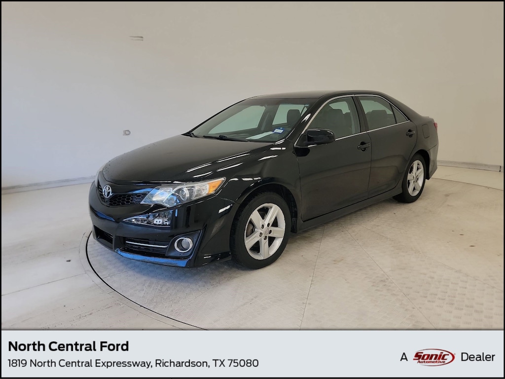 Used 2014 Toyota Camry SE Sedan