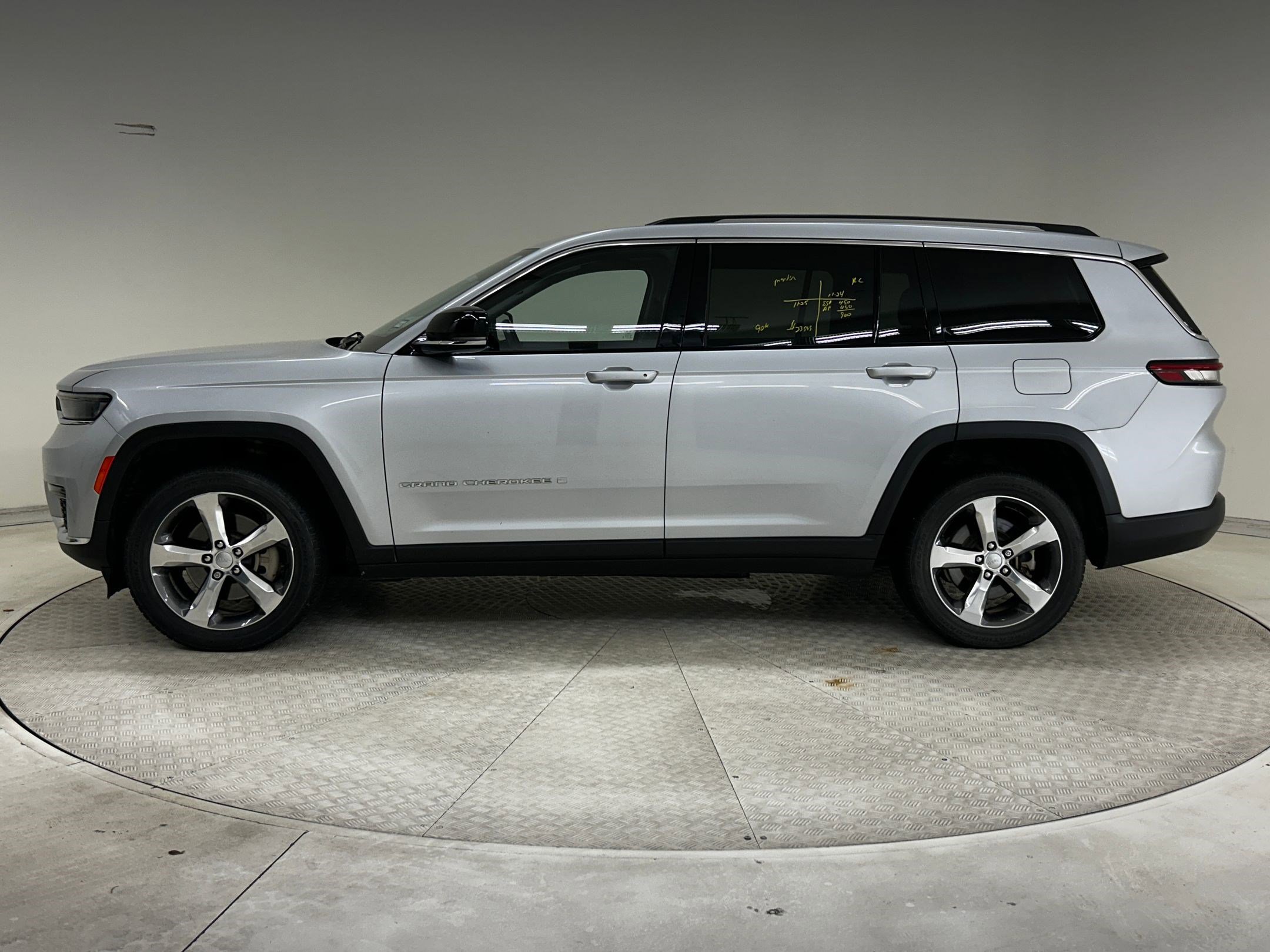 2021 Jeep Grand Cherokee Limited photo 2