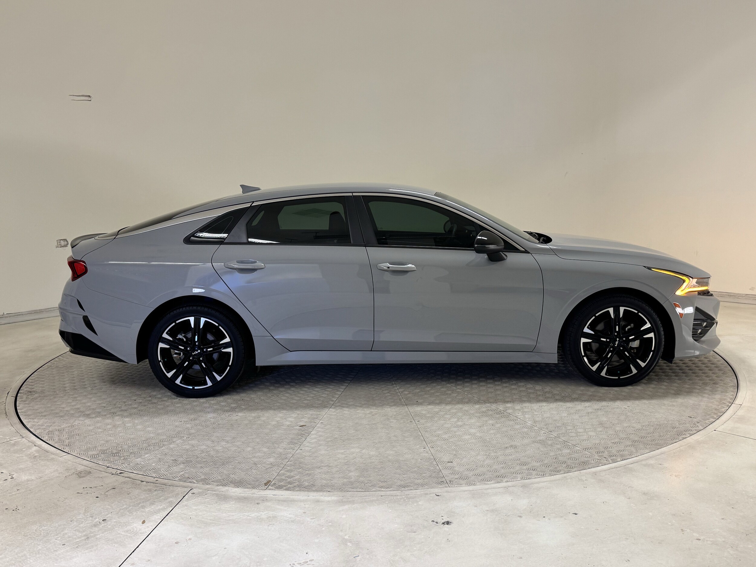 2022 Kia K5 GT-Line photo 3