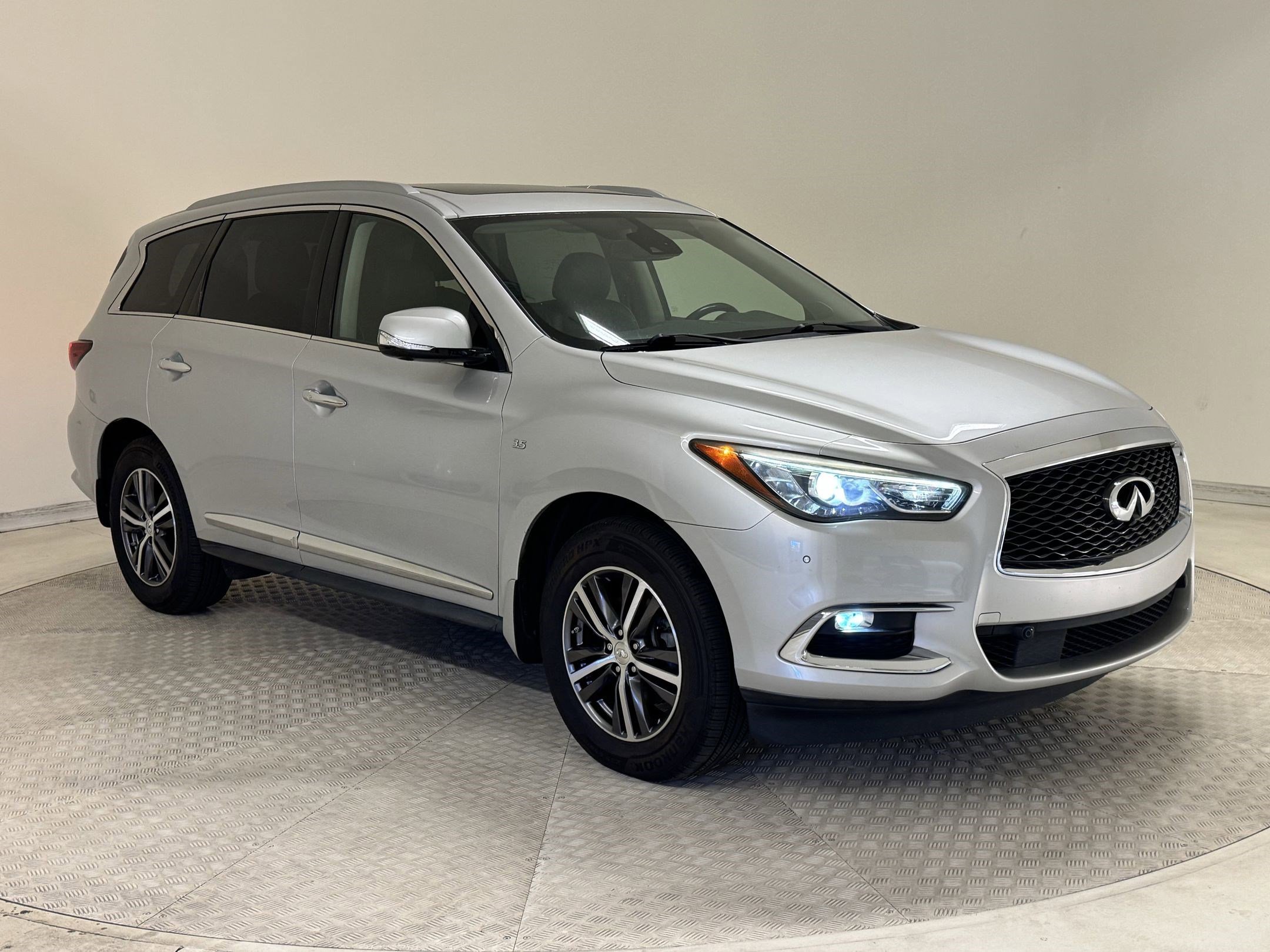 2019 Infiniti QX60 Luxe photo 3