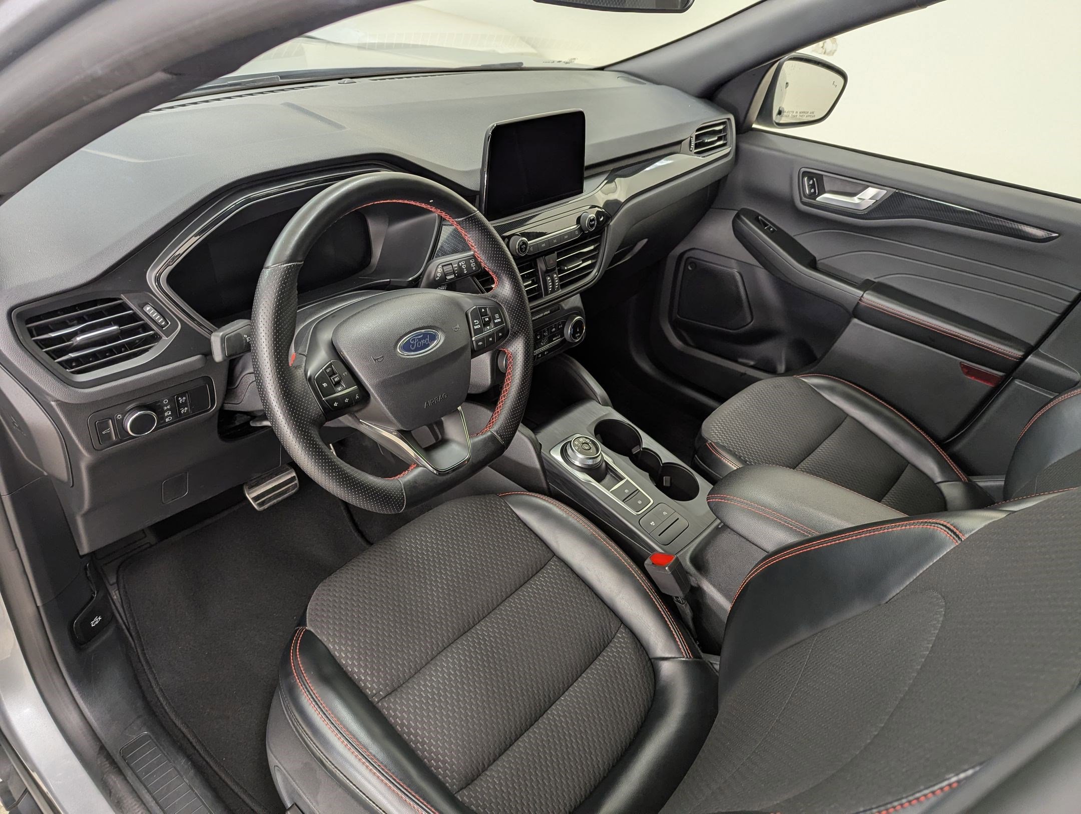 2024 Ford Escape ST-Line photo 4