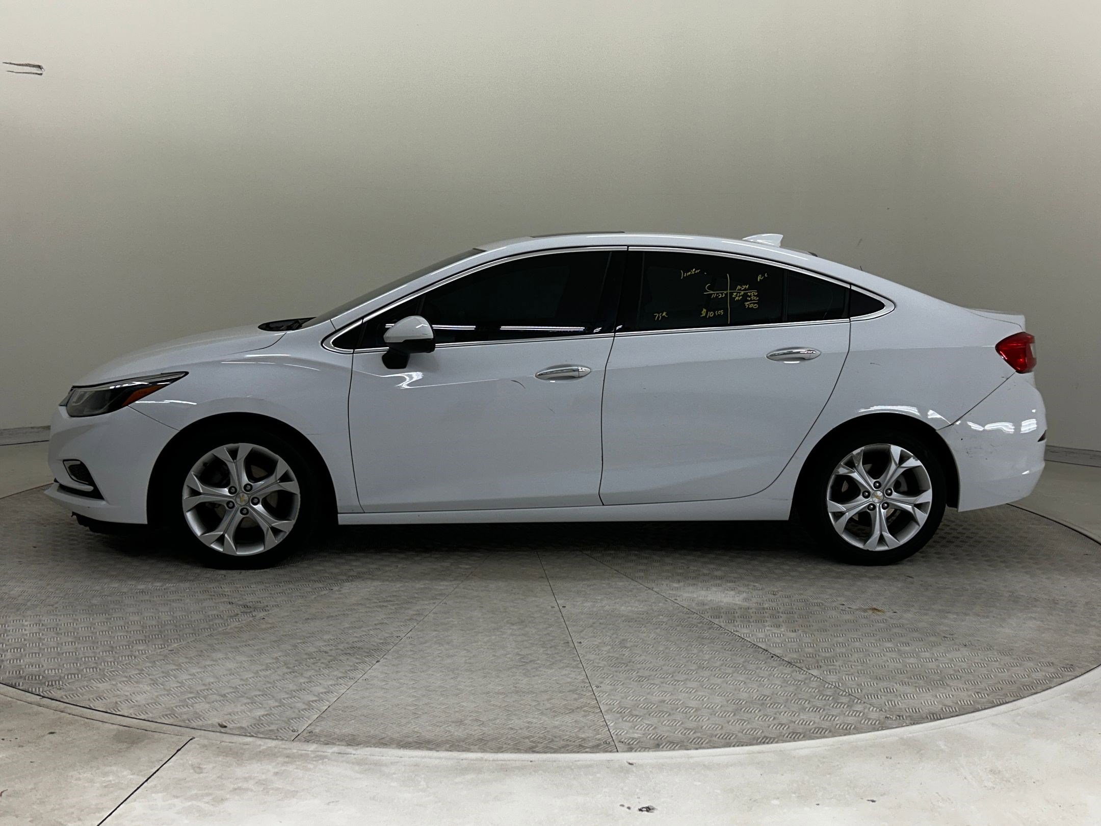 2017 Chevrolet Cruze Premier photo 2