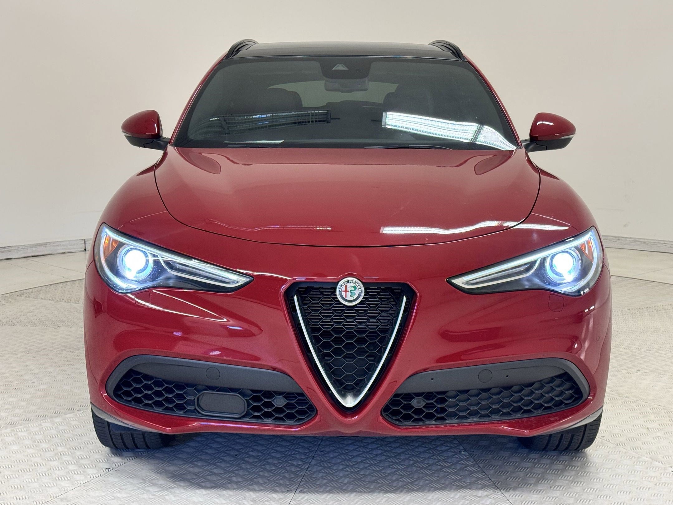 2022 Alfa Romeo Stelvio Ti photo 2
