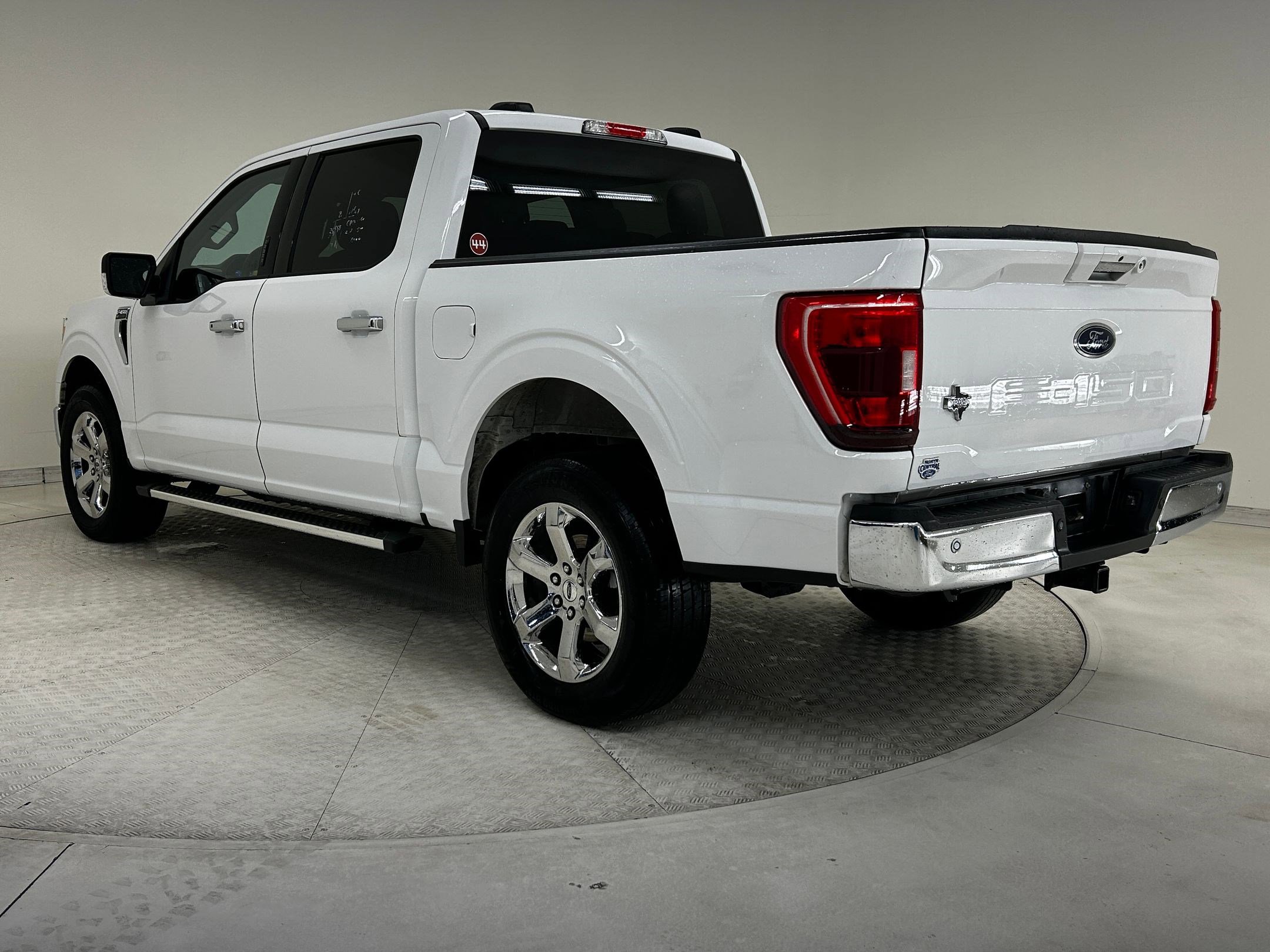 2023 Ford F-150 XLT photo 3