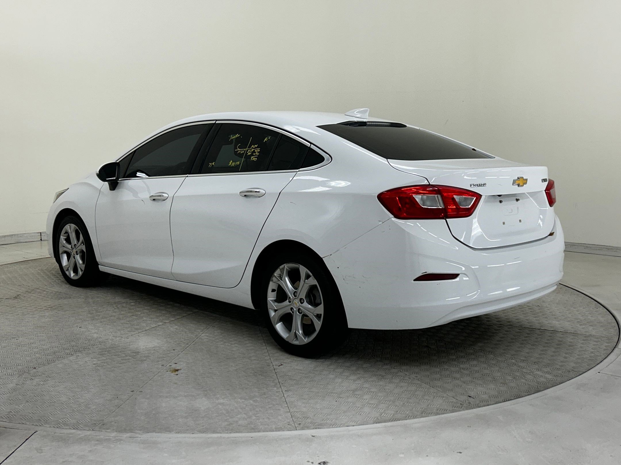 2017 Chevrolet Cruze Premier photo 3