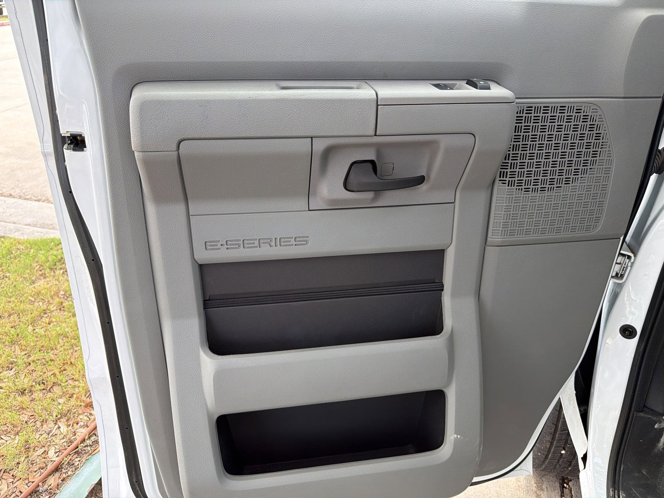 2025 Ford E-Series Cutaway Base - Photo 18