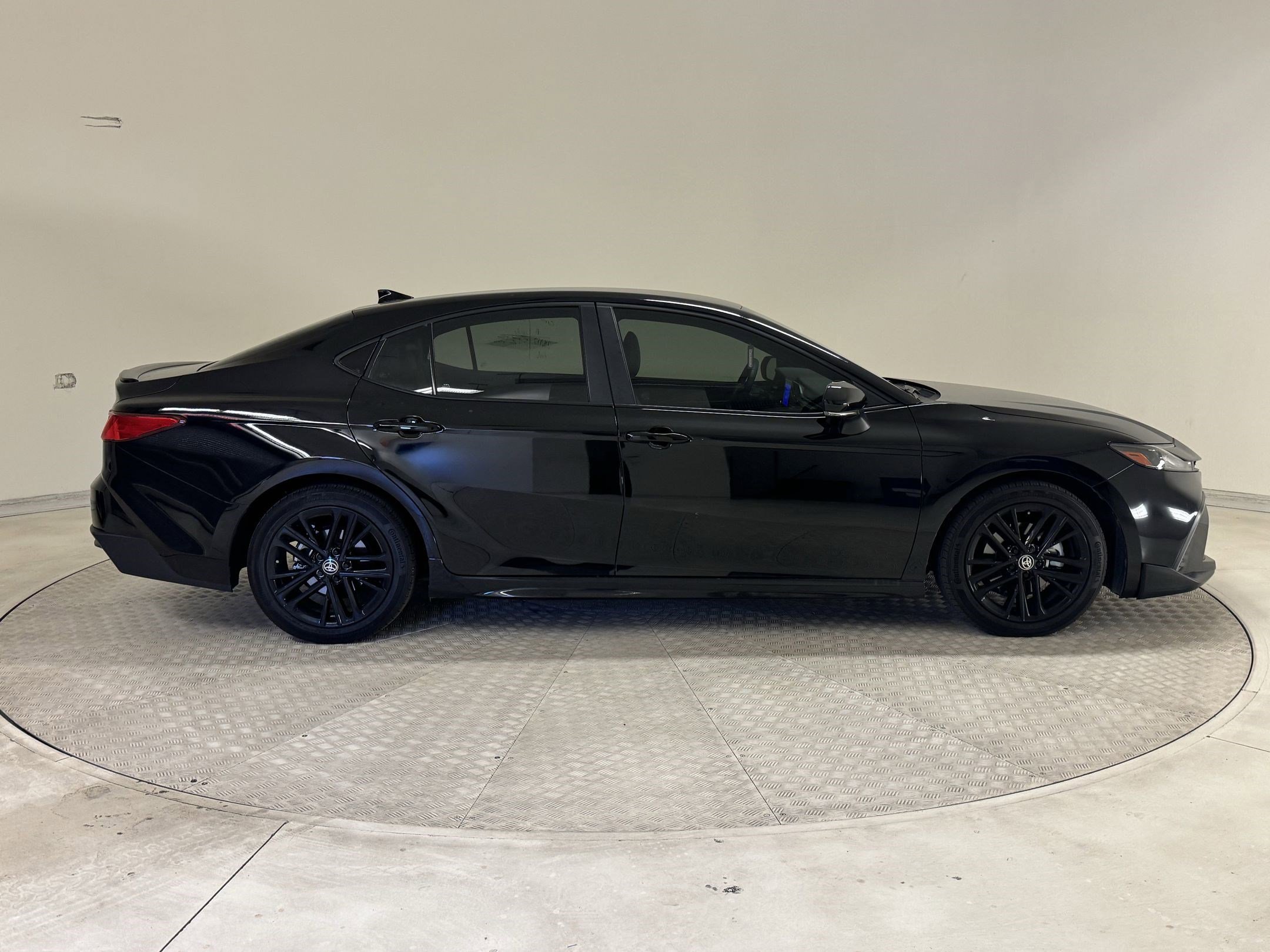 2025 Toyota Camry SE photo 4