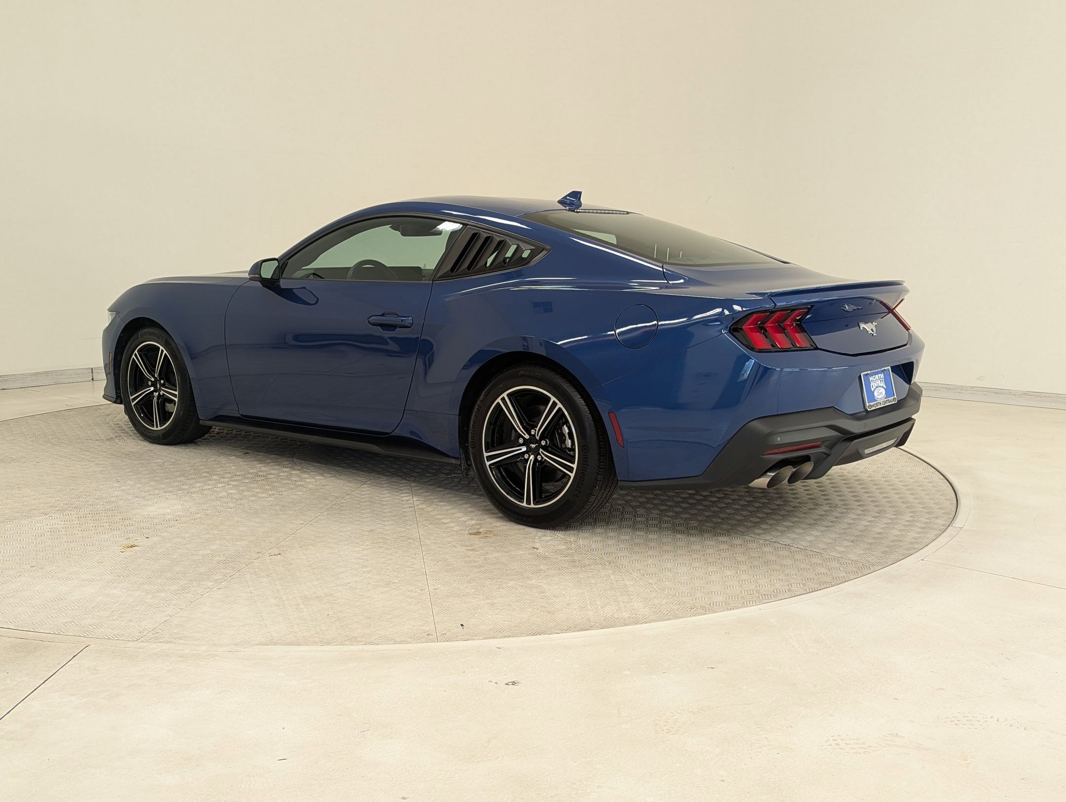 2024 Ford Mustang EcoBoost photo 3