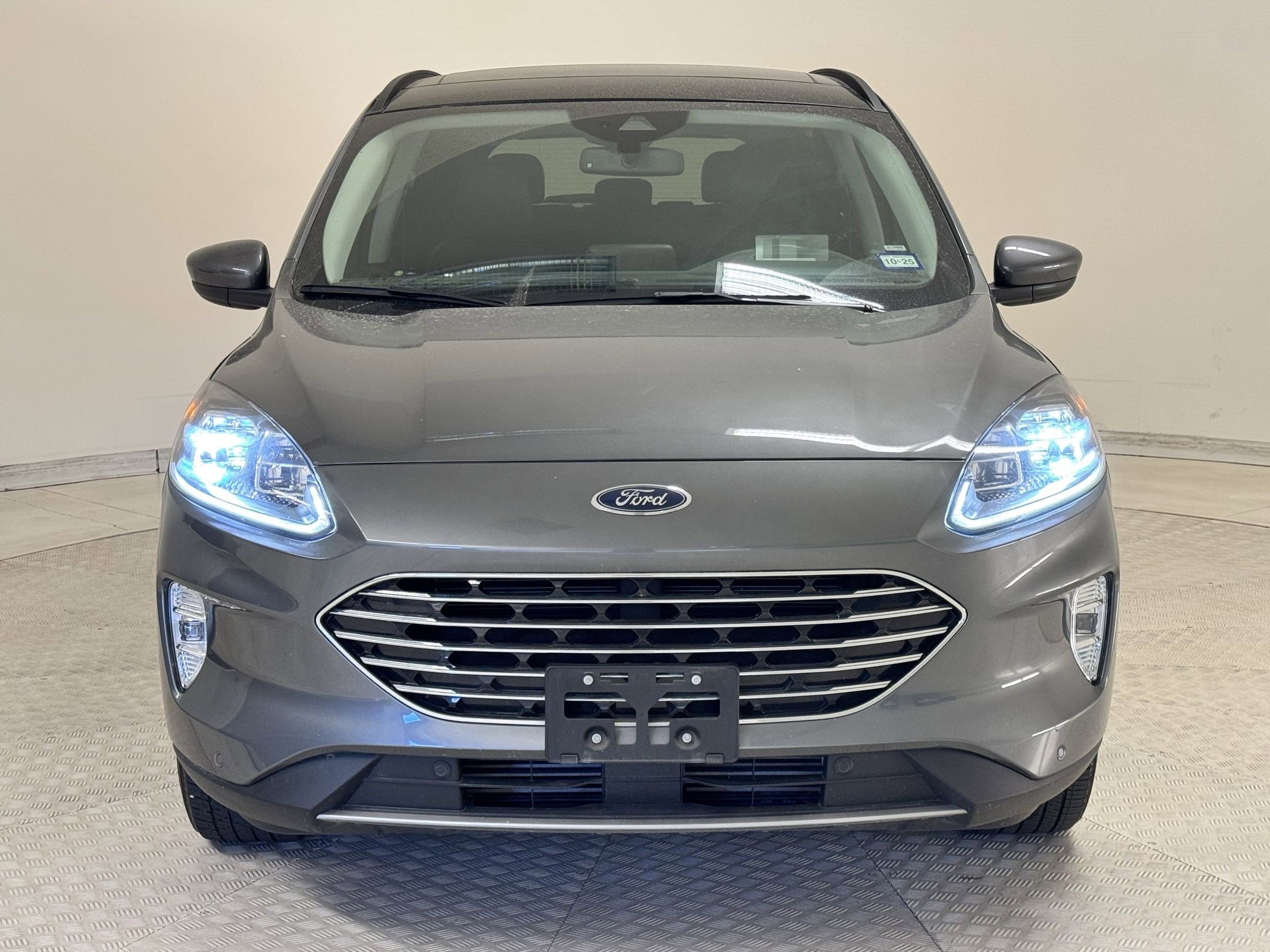2022 Ford Escape Titanium photo 2