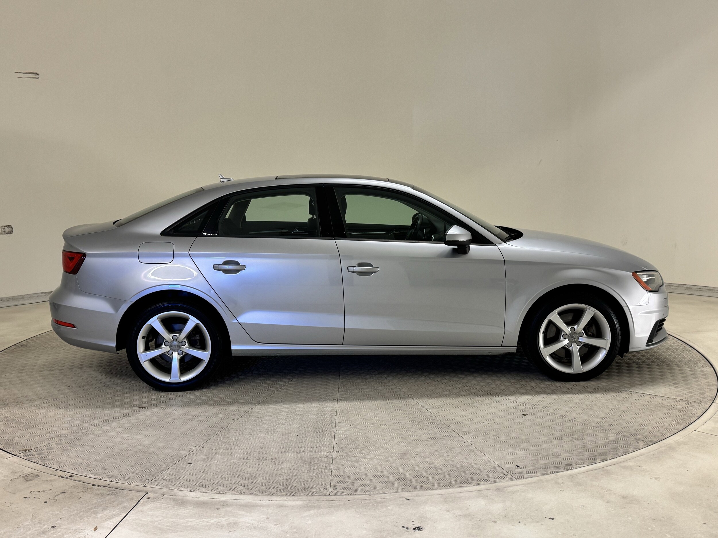2016 Audi A3 1.8T Premium photo 4