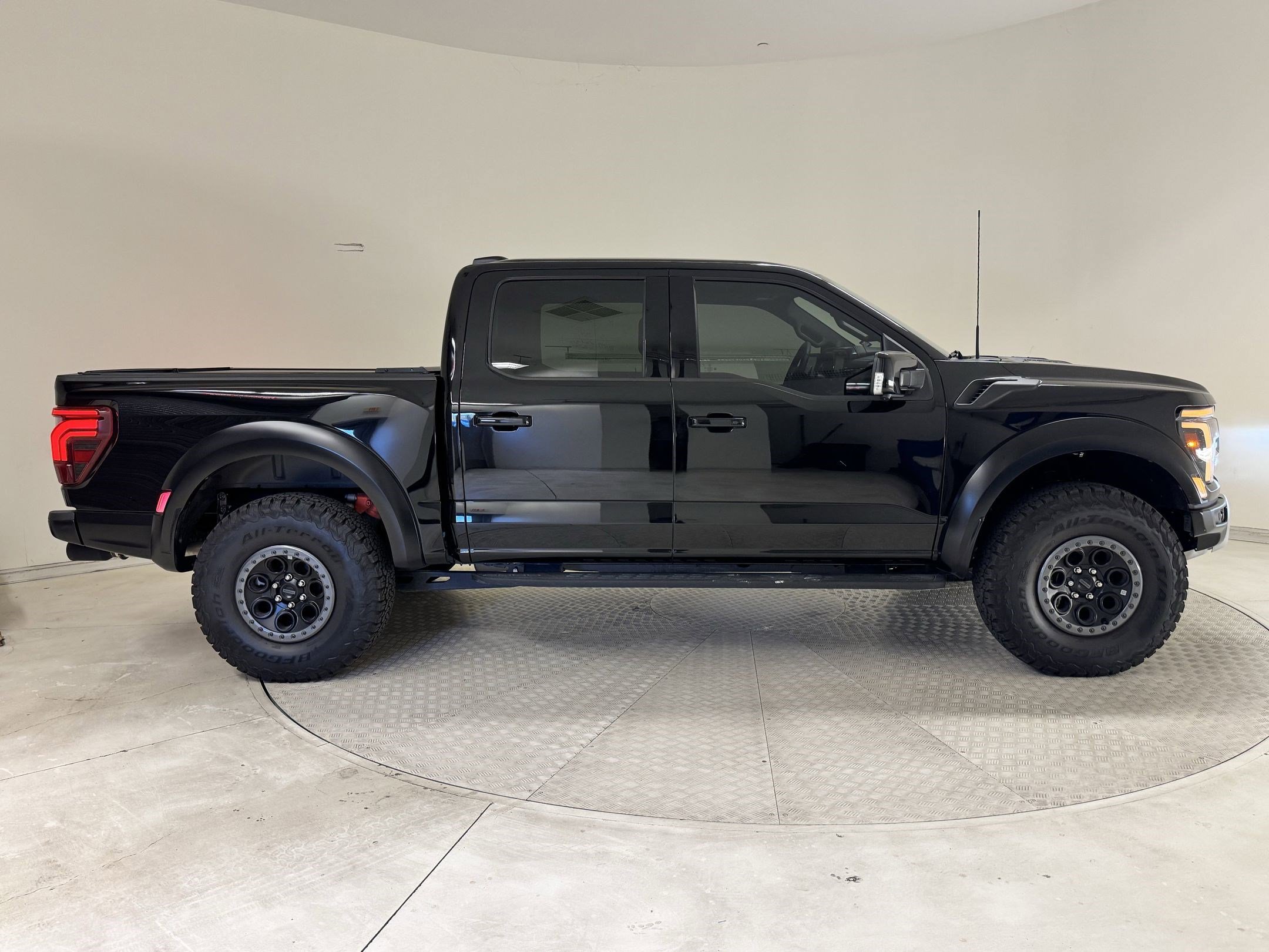 2025 Ford F-150 Raptor photo 4