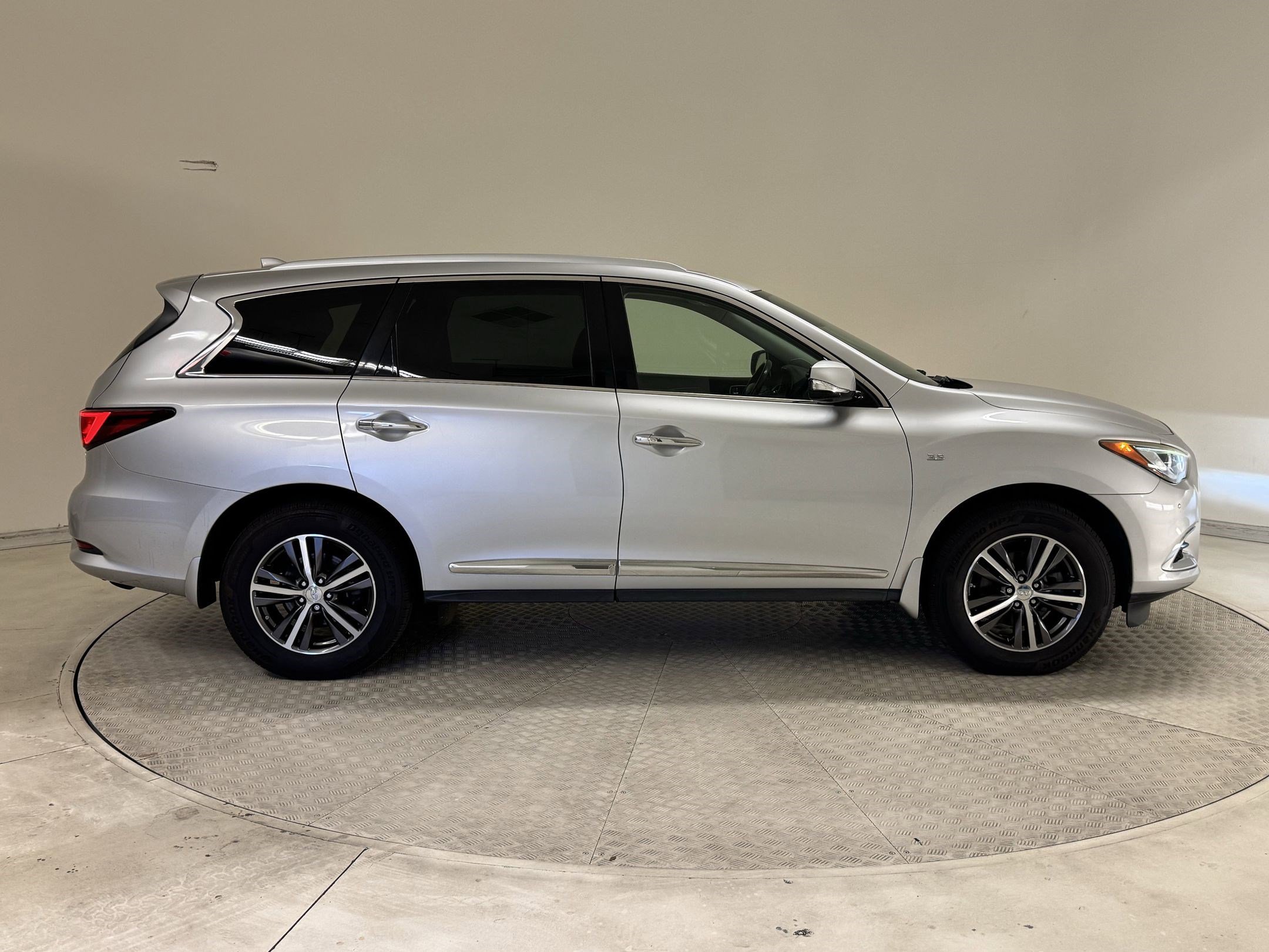 2019 Infiniti QX60 Luxe photo 4