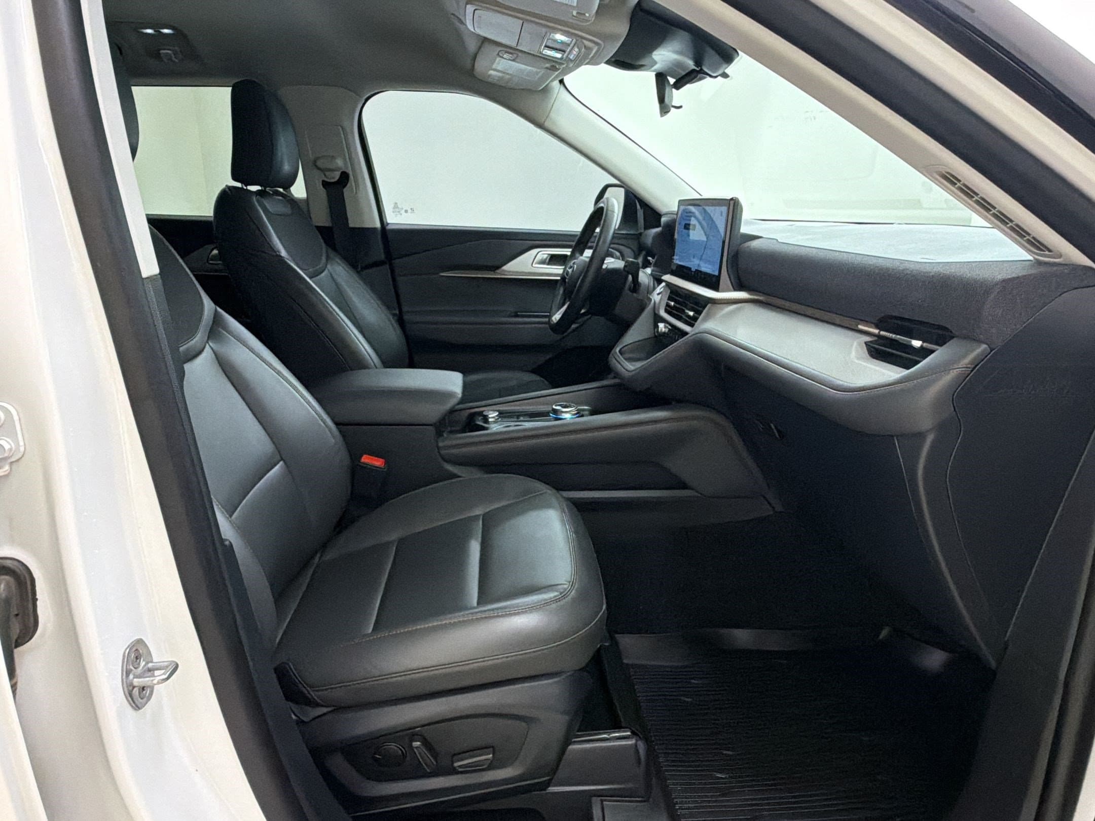 2025 Ford Explorer Active - Photo 24