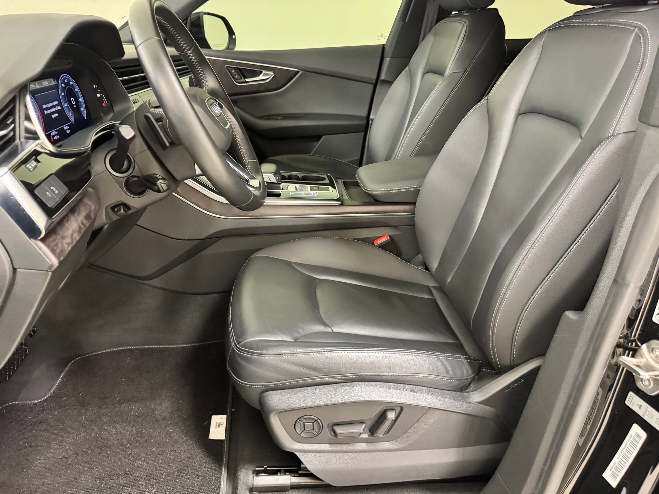 2019 Audi Q8 Premium photo 3