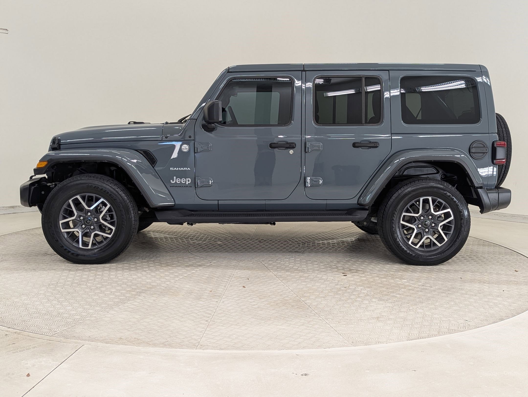 2024 Jeep Wrangler Sahara photo 2