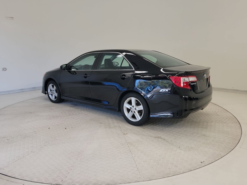 Used 2014 Toyota Camry SE Sedan