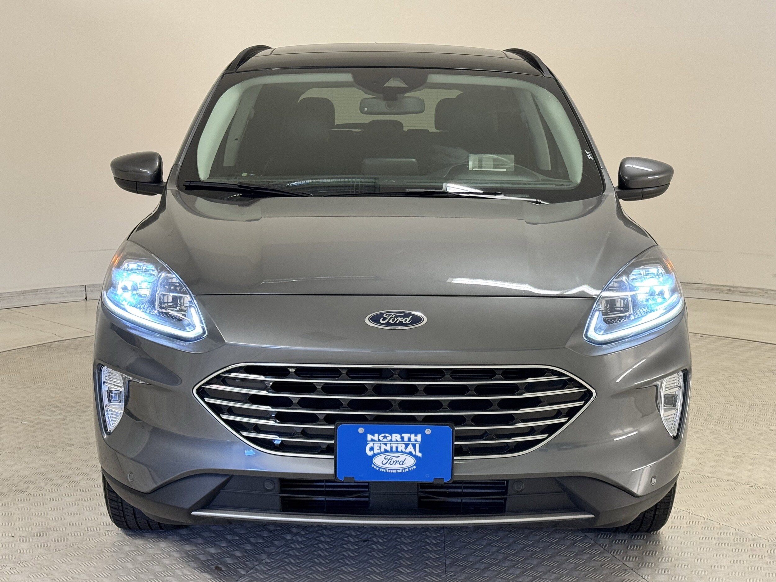 2022 Ford Escape Titanium photo 2