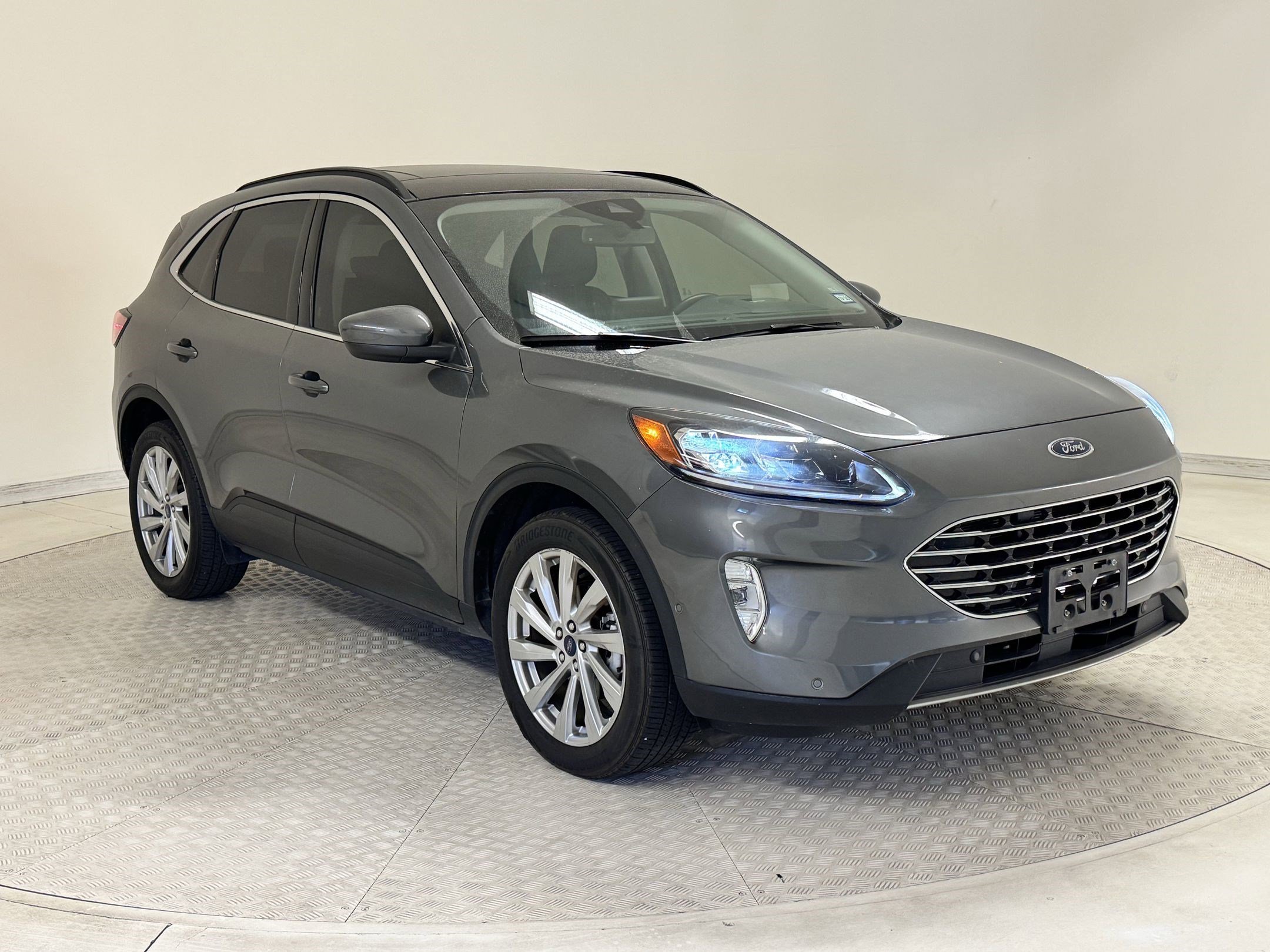 2022 Ford Escape Titanium photo 3