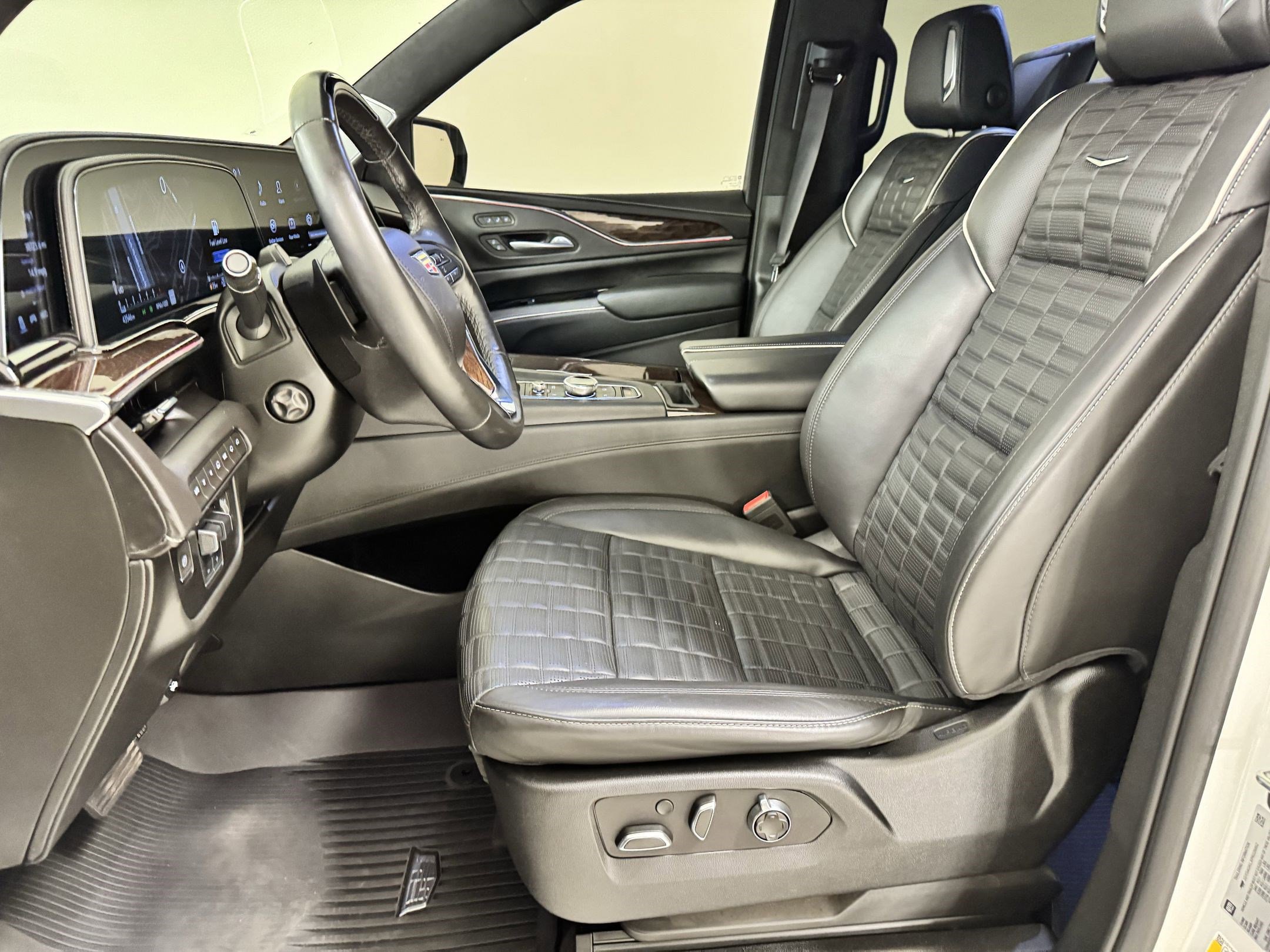 2023 Cadillac Escalade Sport Platinum photo 3