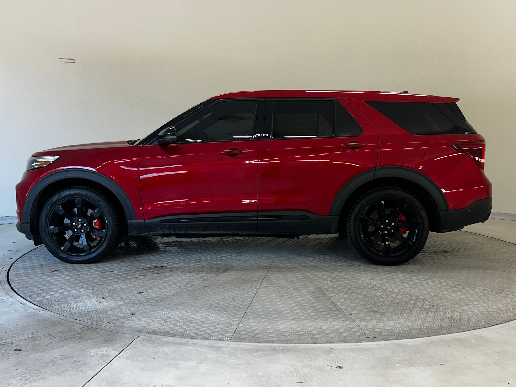 2022 Ford Explorer ST photo 2