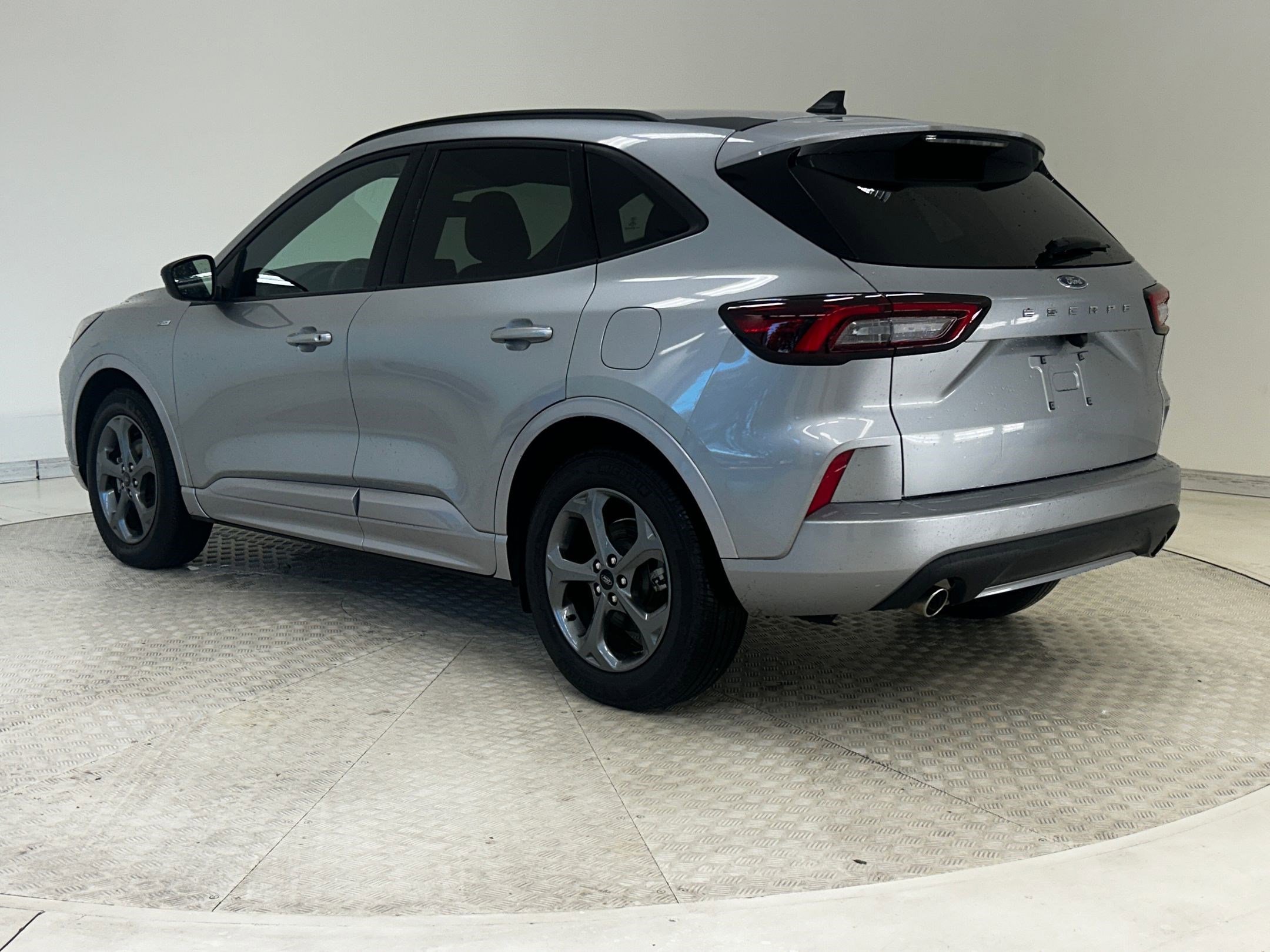 2024 Ford Escape ST-Line photo 2