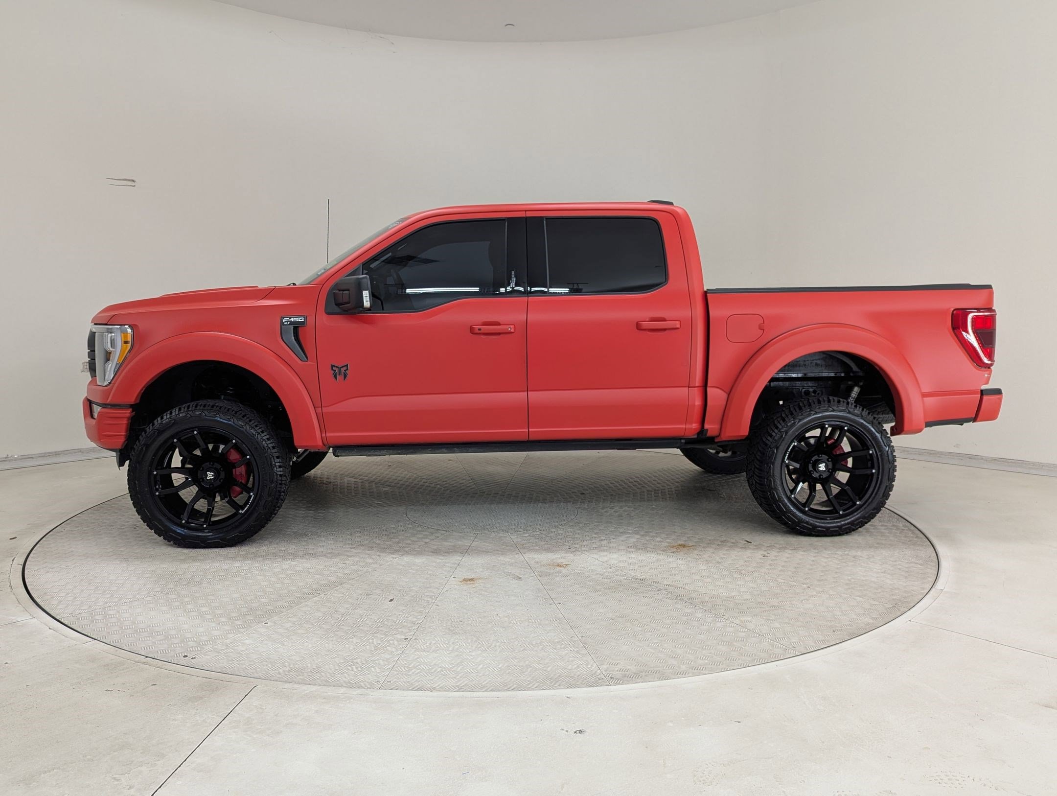 2023 Ford F-150 XLT photo 2