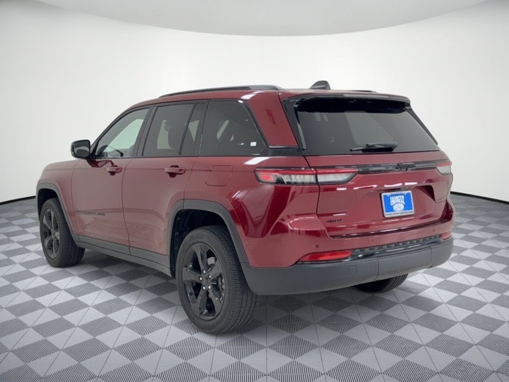 Used 2023 Jeep Grand Cherokee Altitude SUV