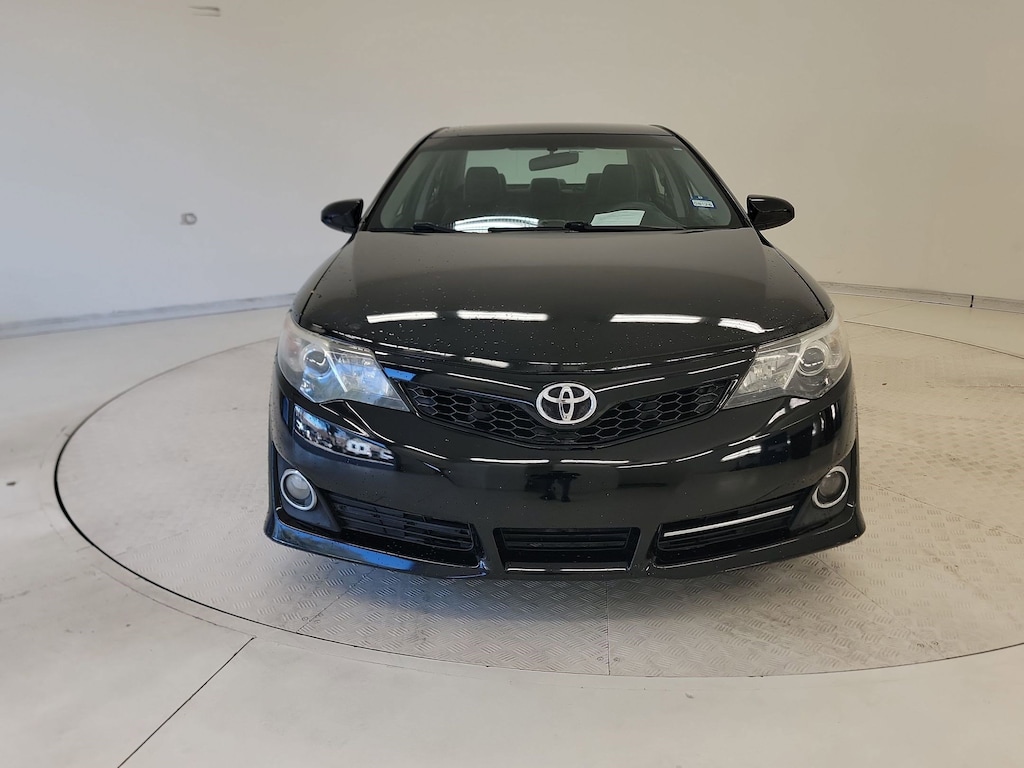 Used 2014 Toyota Camry SE Sedan