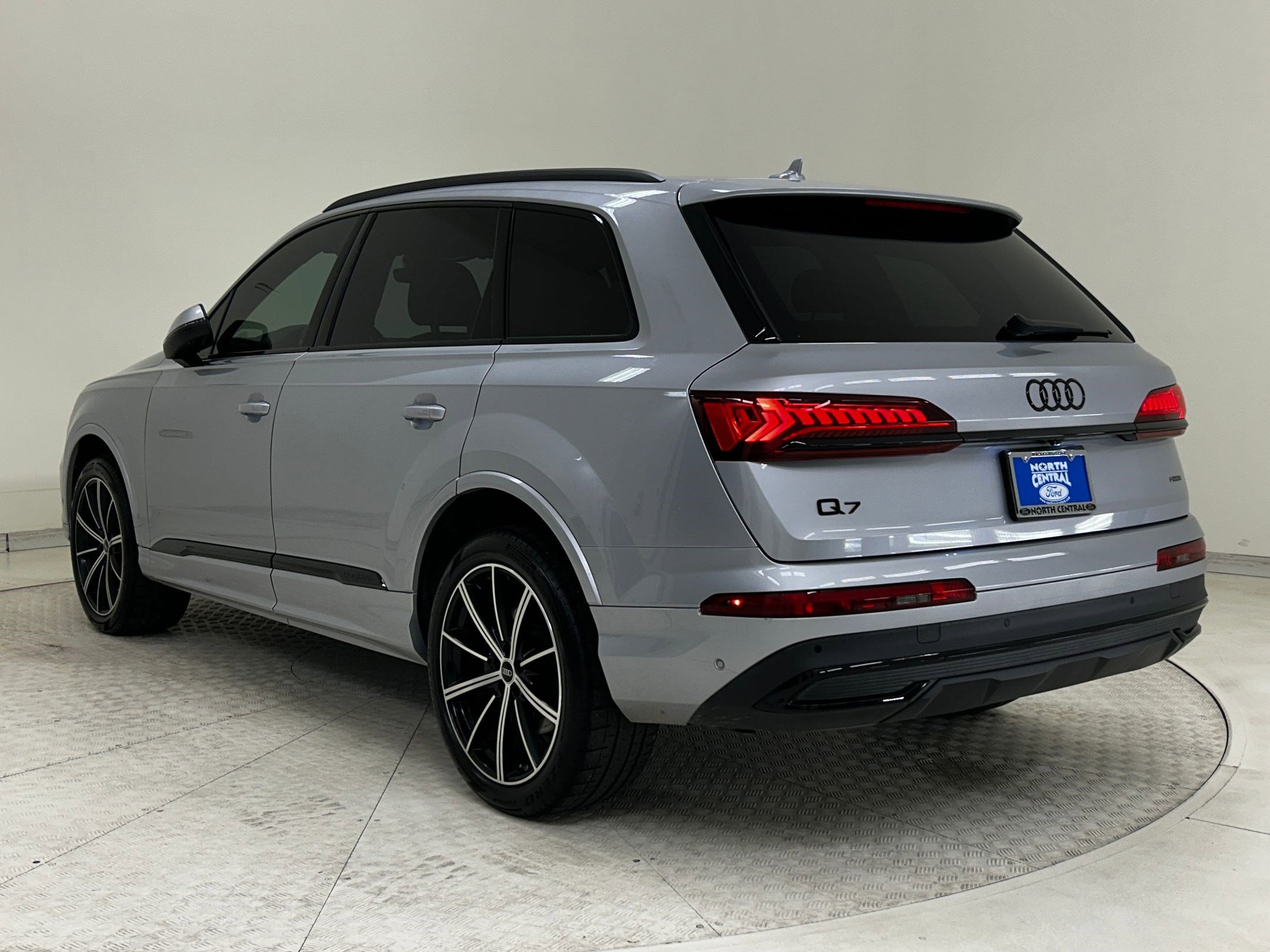 2022 Audi Q7 Premium Plus photo 3
