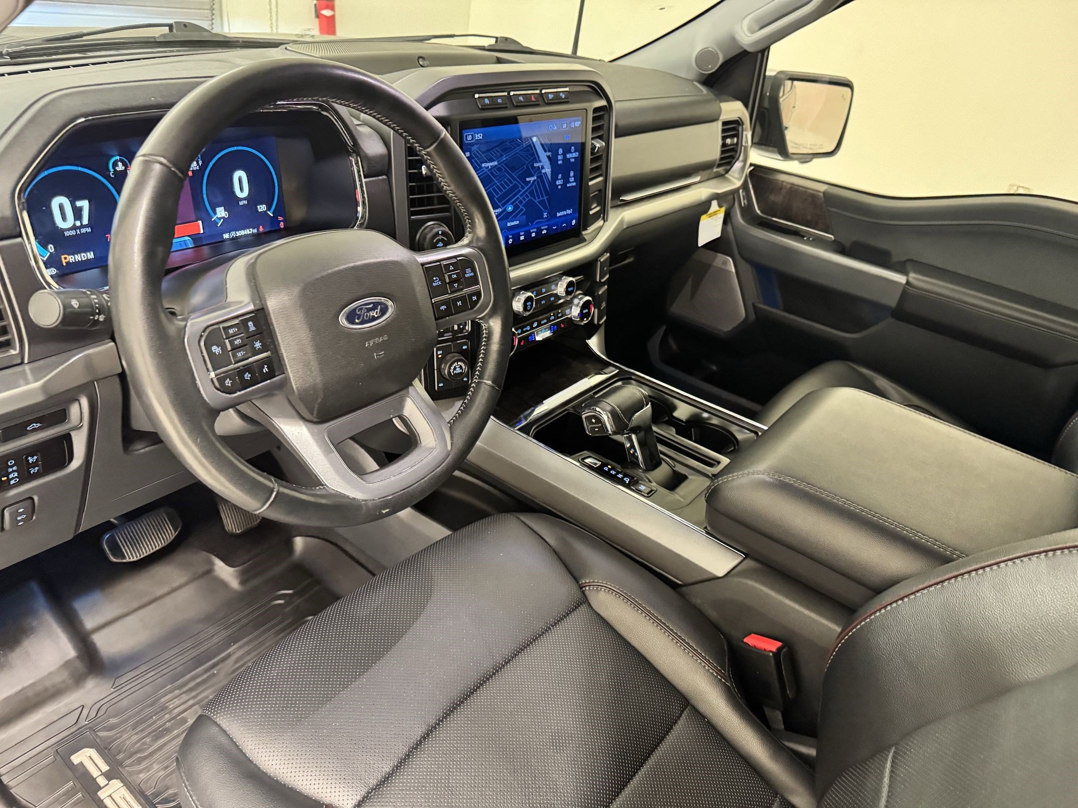 2023 Ford F-150 Lariat photo 2