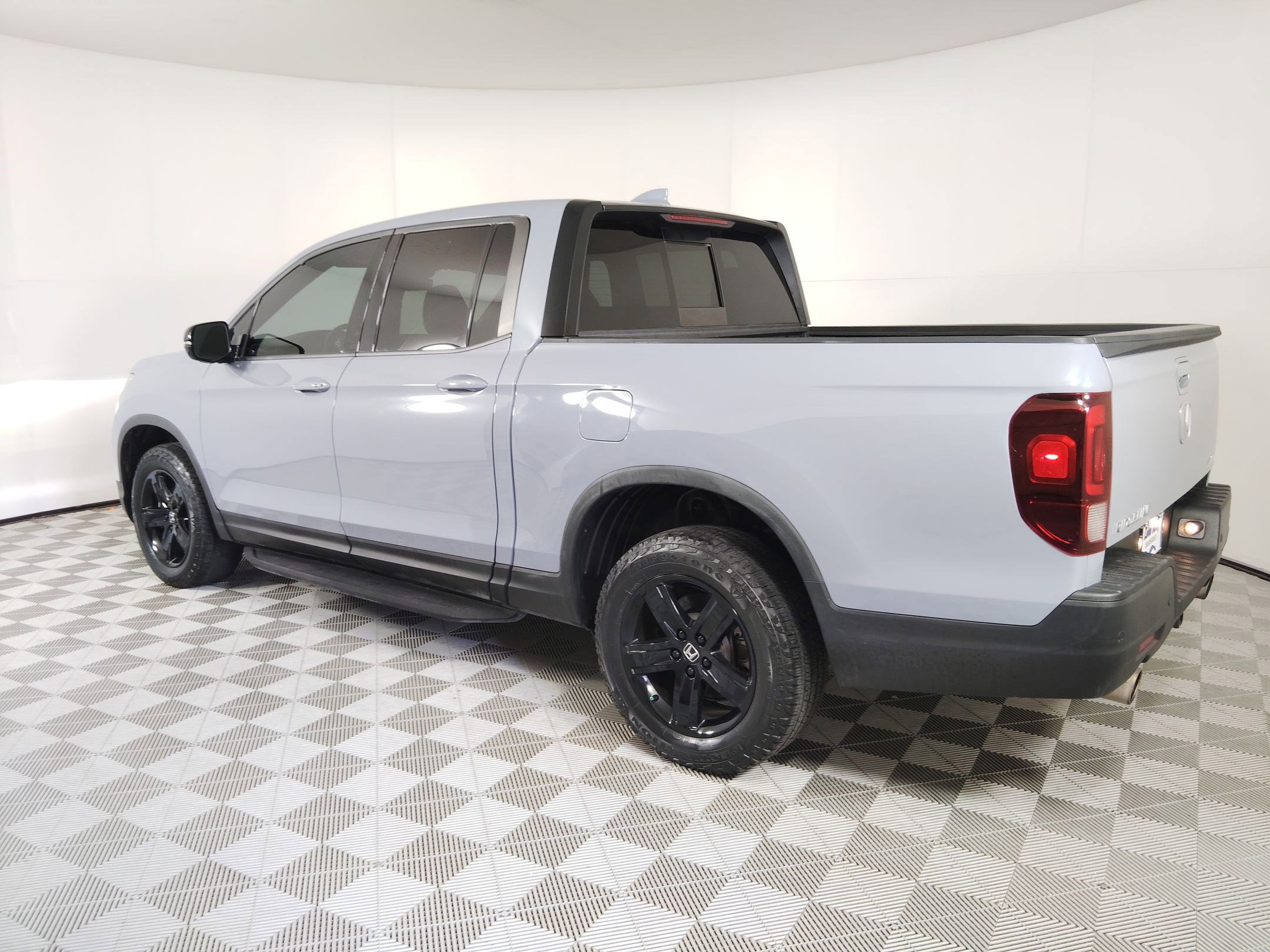 2023 Honda Ridgeline Black Edition photo 3