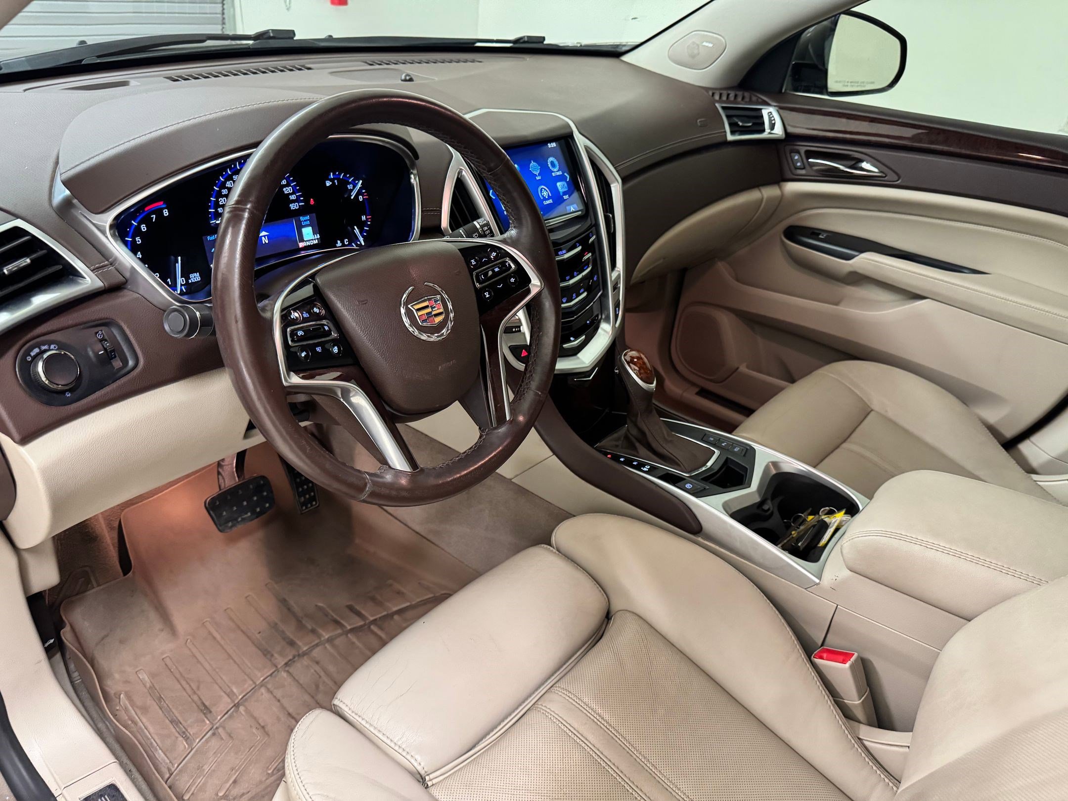 2015 Cadillac SRX Luxury photo 2