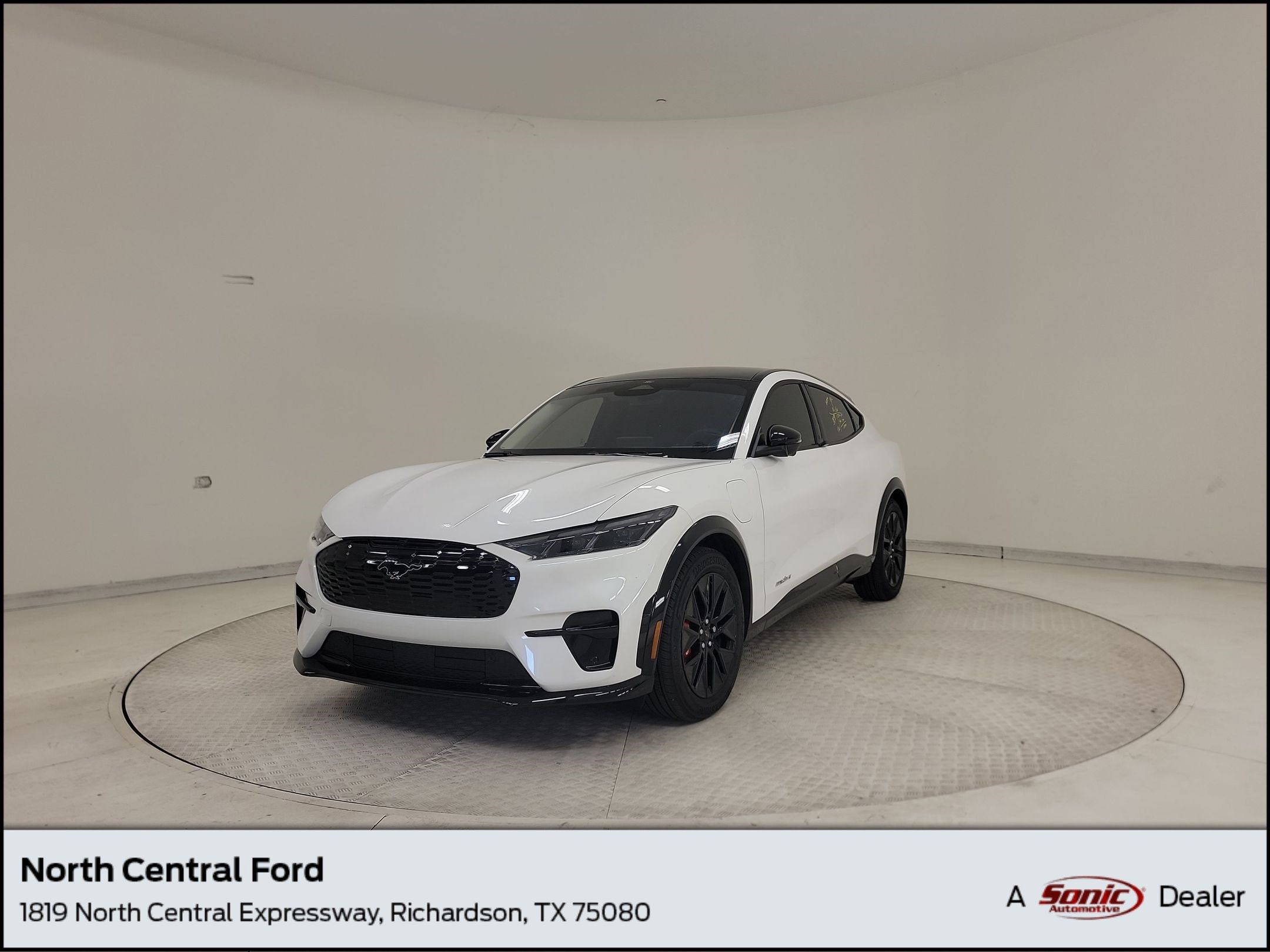 2025 Ford Mustang-Mach-e Premium's photo